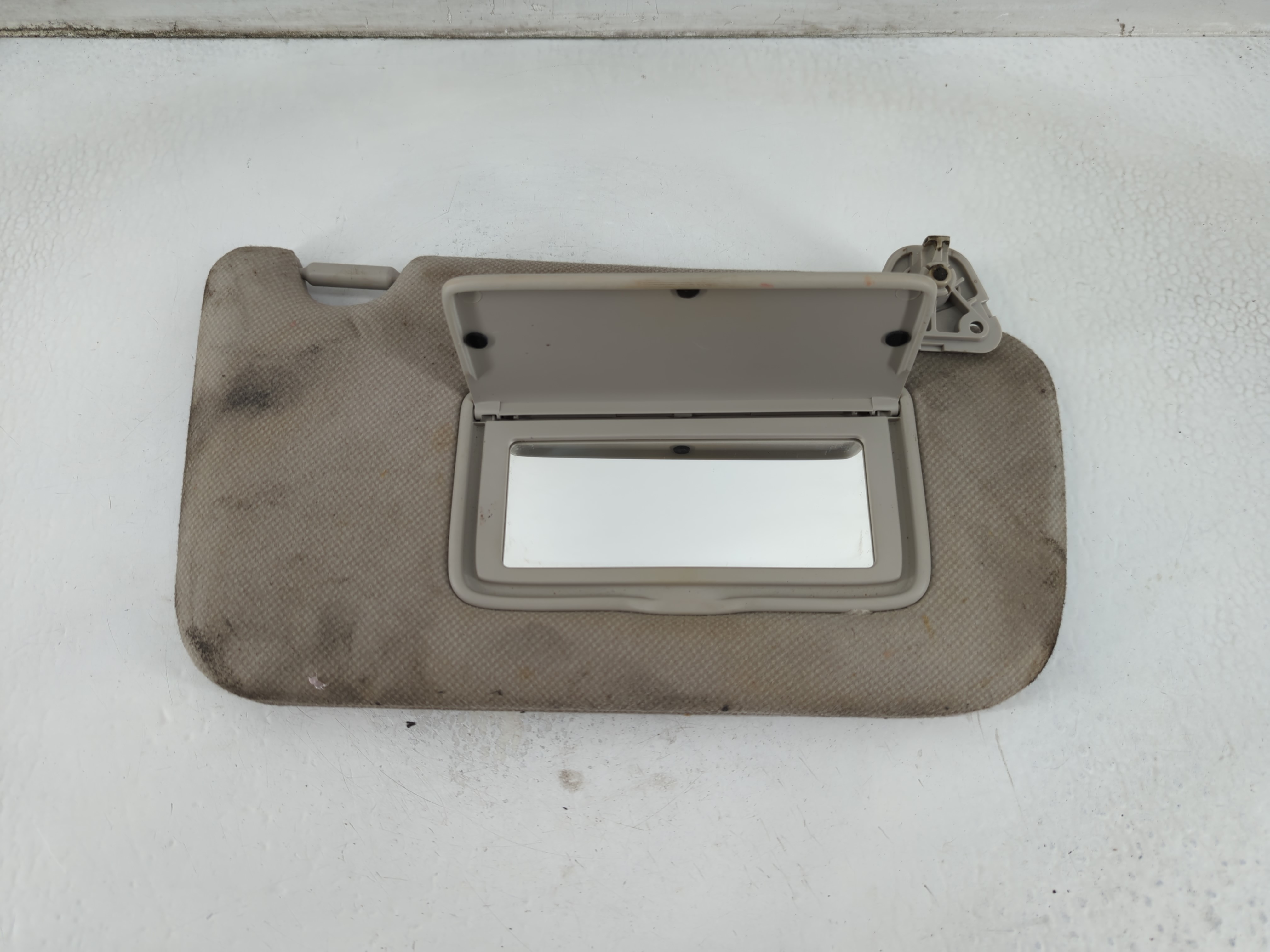 2013-2019 Nissan Sentra Passenger Sun Visor Mirror Right Sunvisor Grey 913652 - Oemusedautoparts1.com