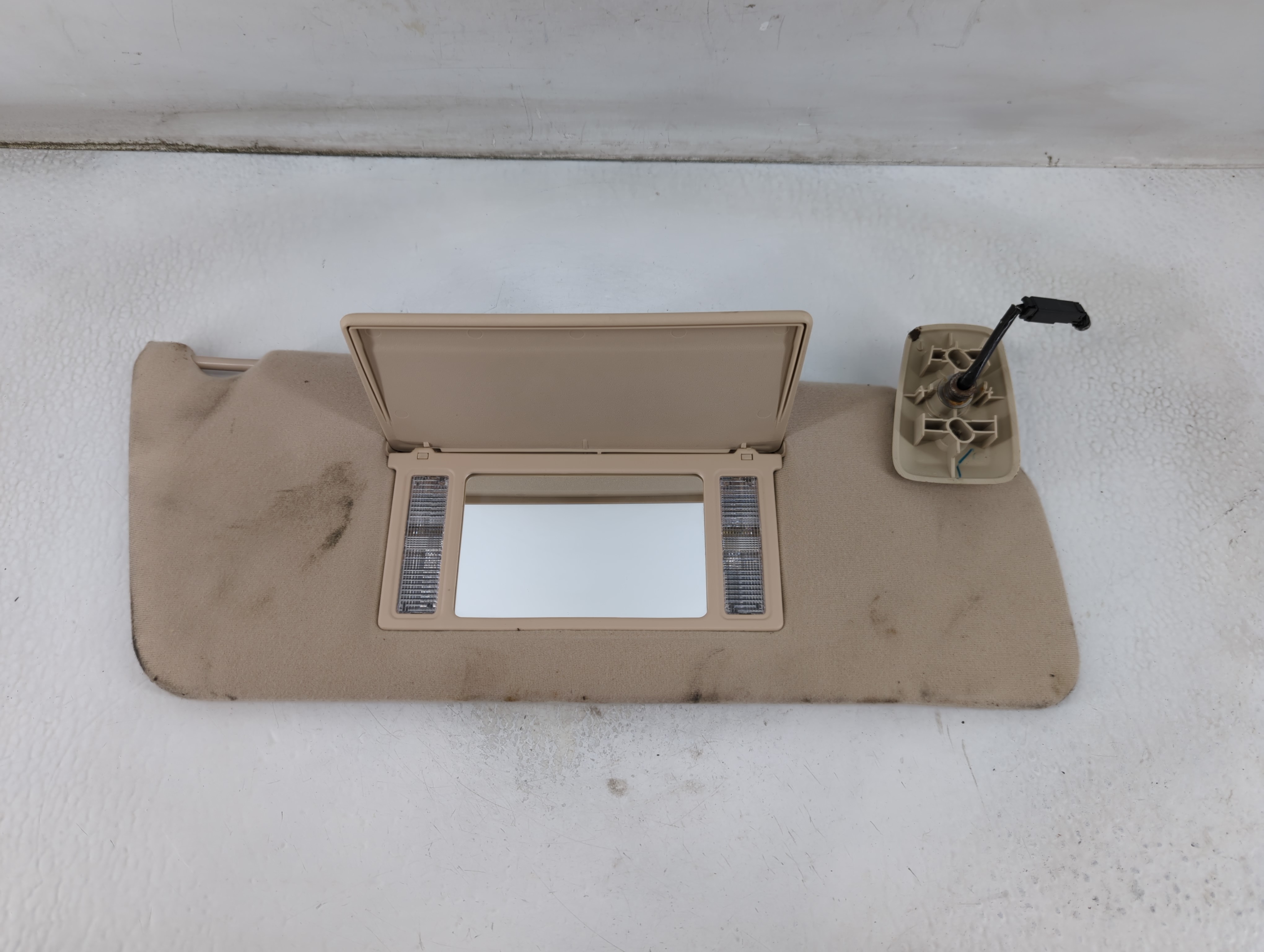 2004-2008 Ford F-150 Passenger Sun Visor Mirror Right Sunvisor Beige 913657 - Oemusedautoparts1.com