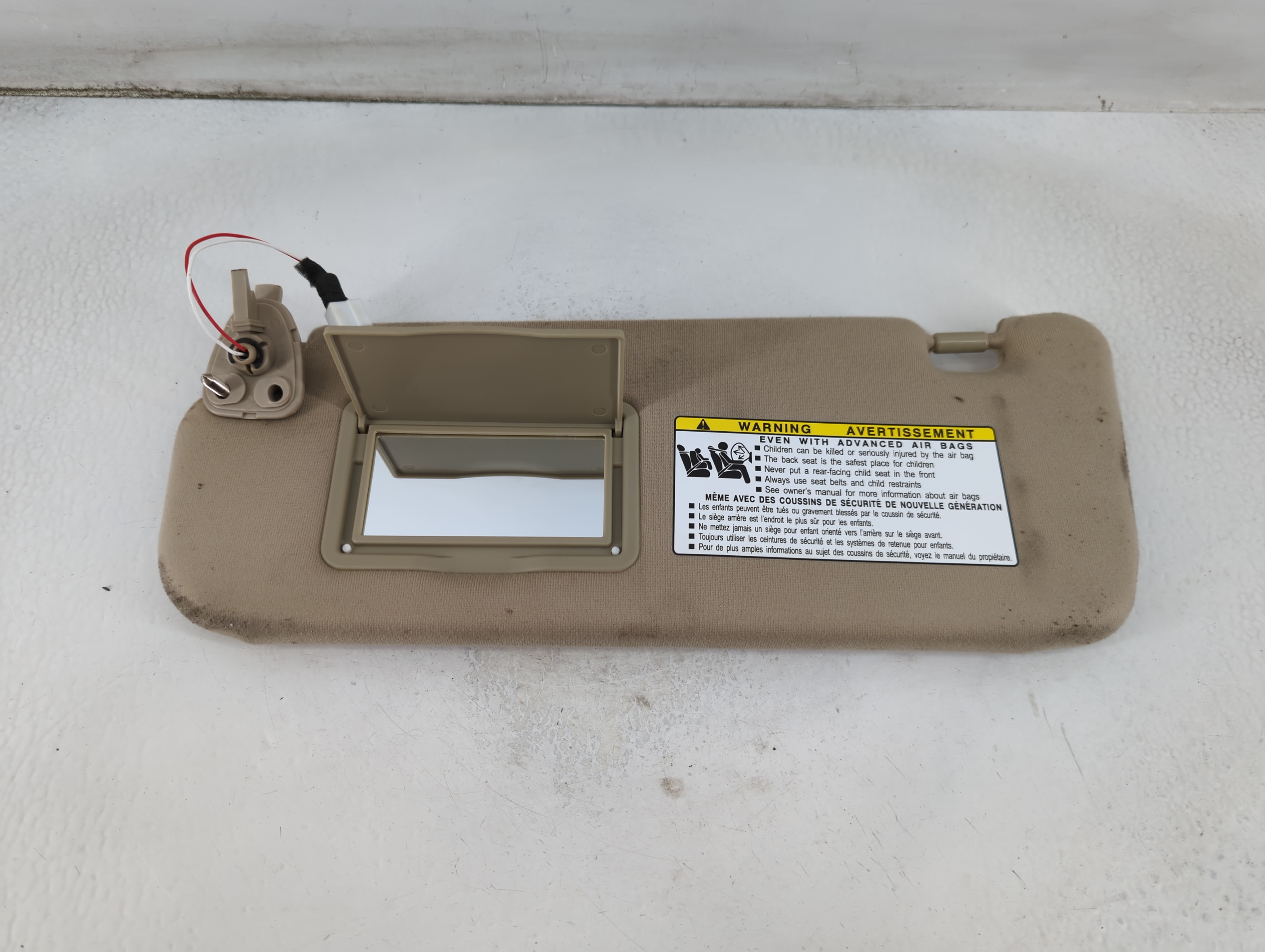 2006-2006 Hyundai Sonata Driver Sun Visor Mirror Left Sunvisor Beige 913662 - Oemusedautoparts1.com