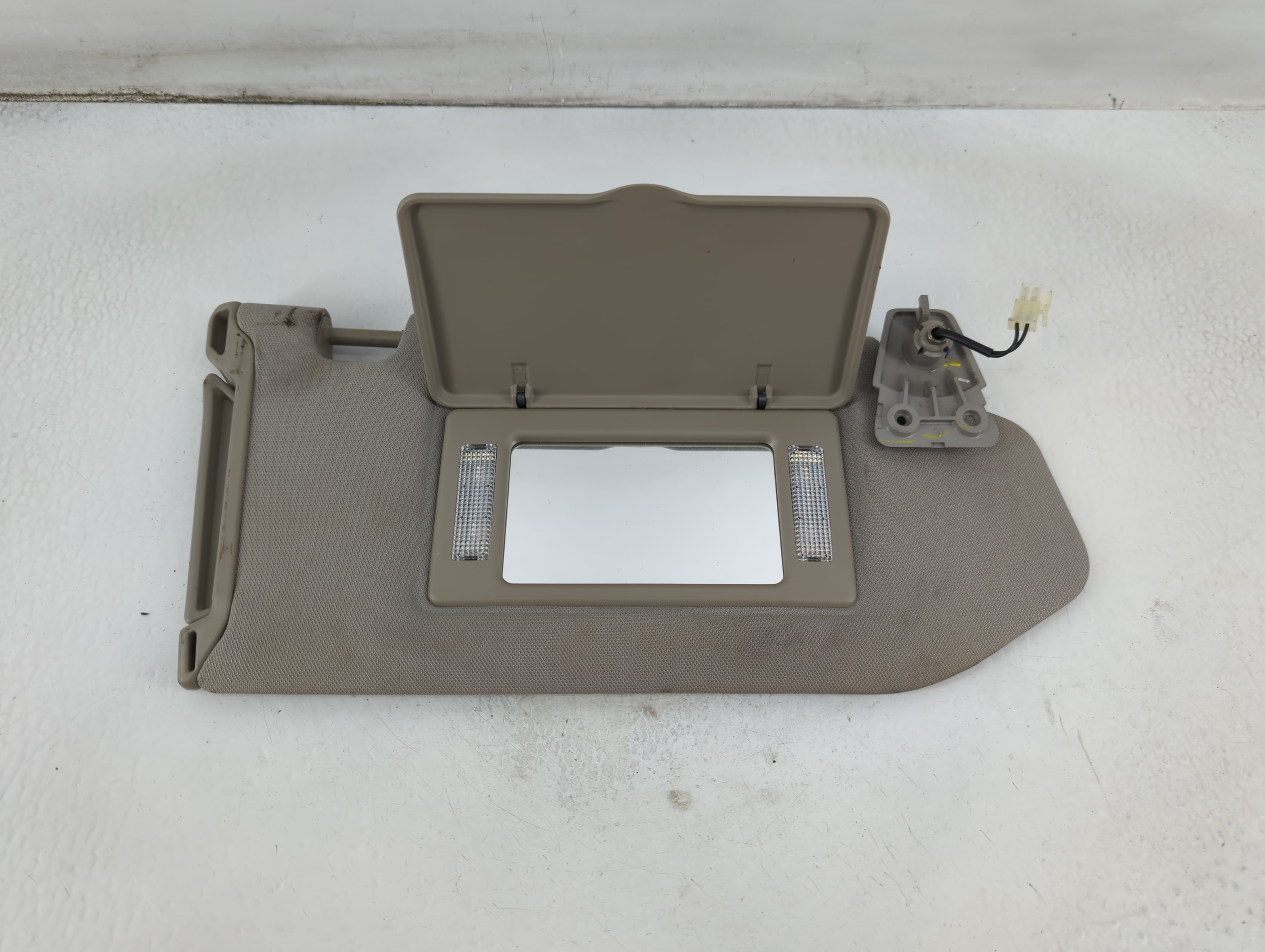 Picture of 2006-2008 Nissan Maxima Passenger Sun Visor Mirror Right Sunvisor Grey 913663