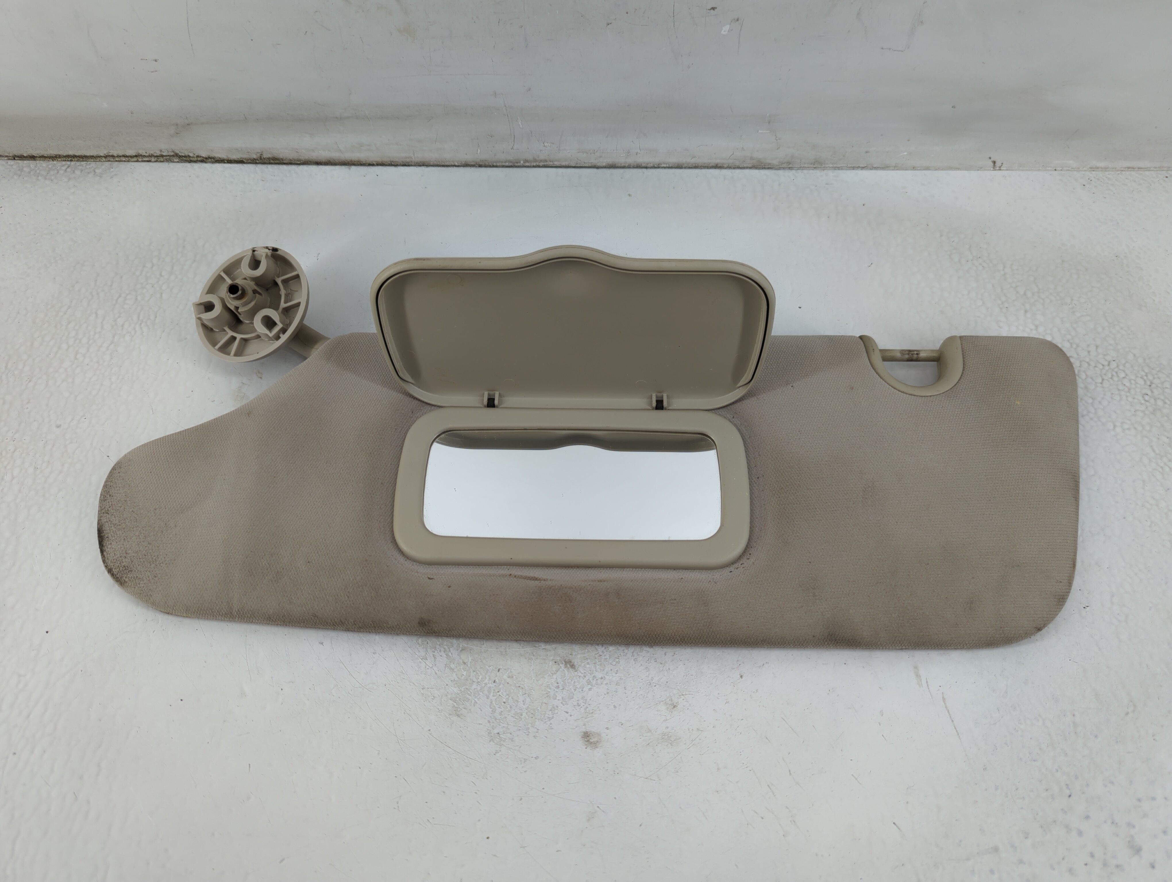 Dodge Caravan Driver Sun Visor Mirror Left Sunvisor Grey 913666 - Oemusedautoparts1.com