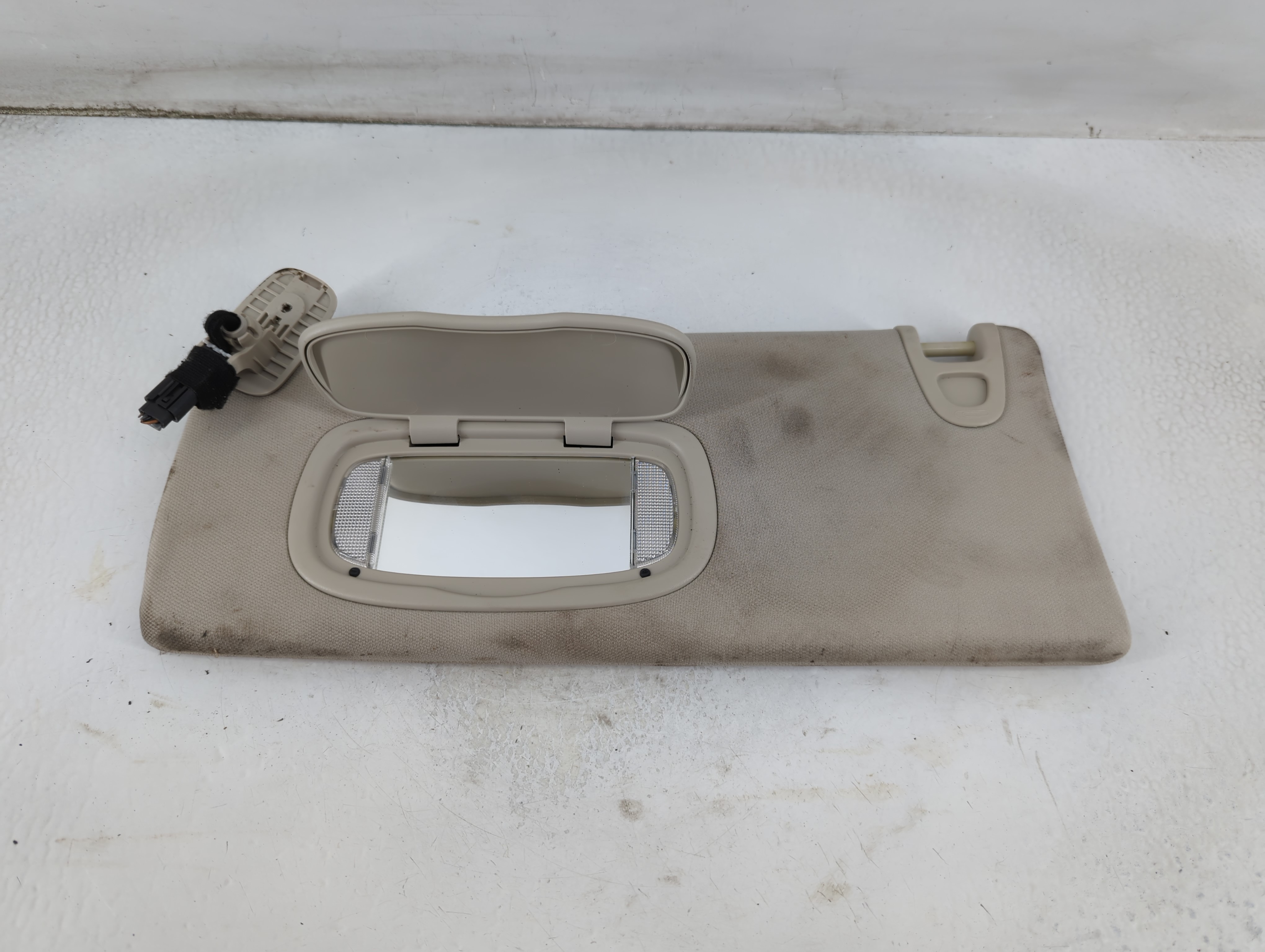 2014-2018 Jeep Cherokee Driver Sun Visor Mirror Left Sunvisor Grey 913678 - Oemusedautoparts1.com