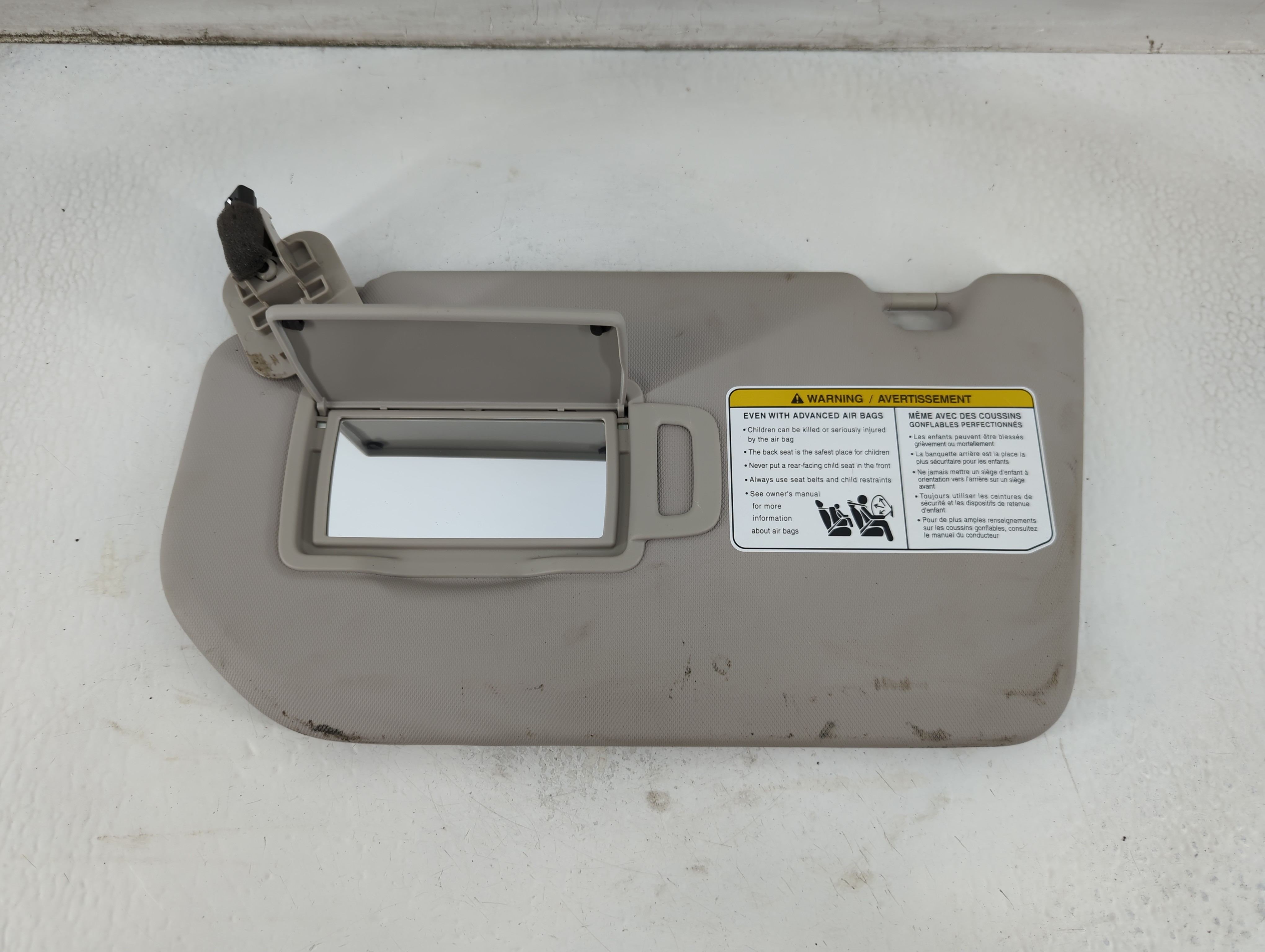 2021-2022 Nissan Rogue Driver Sun Visor Mirror Left Sunvisor Grey 913685 - Oemusedautoparts1.com