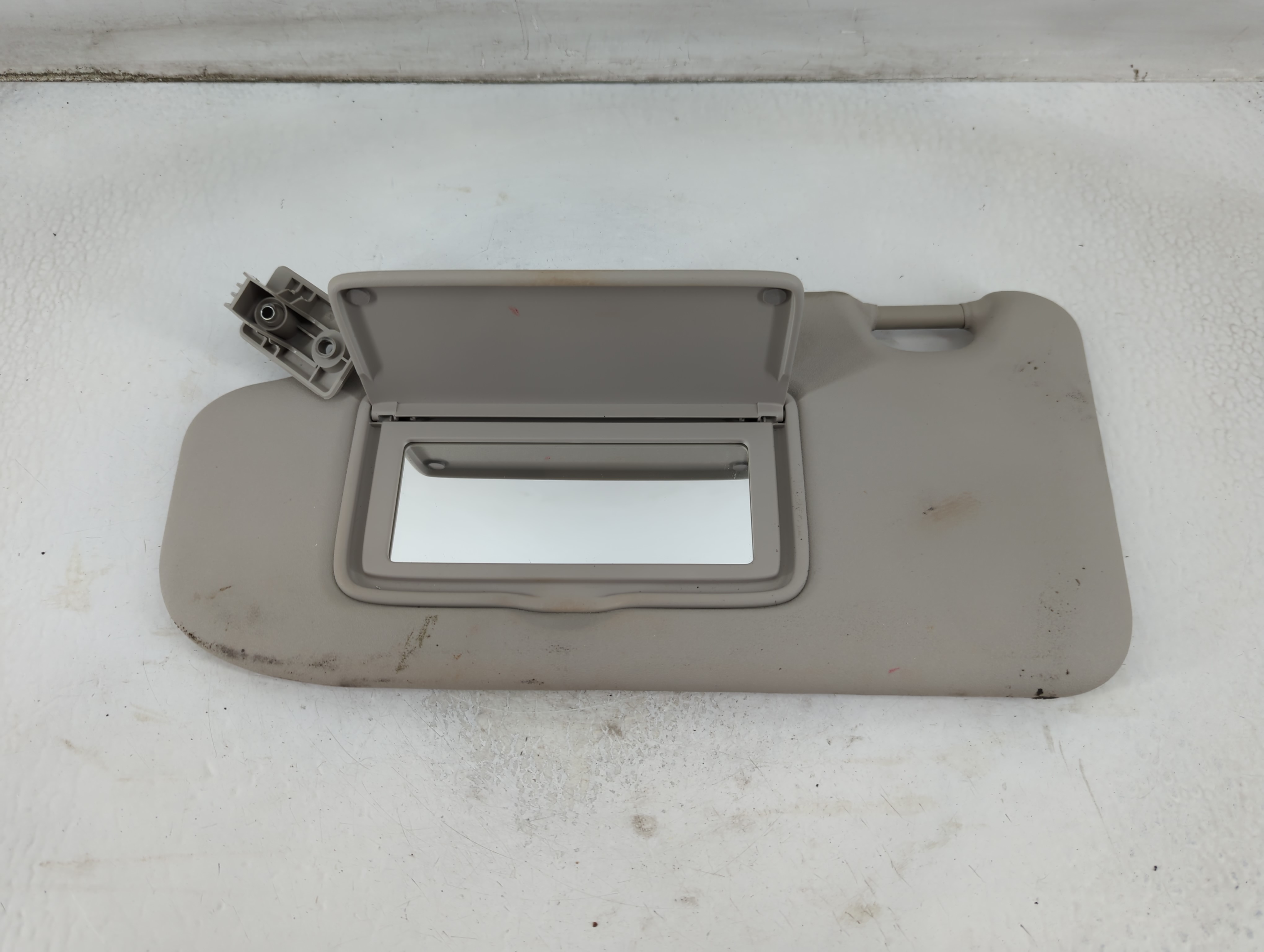 Picture of 2017-2018 Nissan Rogue Sport Driver Sun Visor Mirror Left Sunvisor Grey 913686