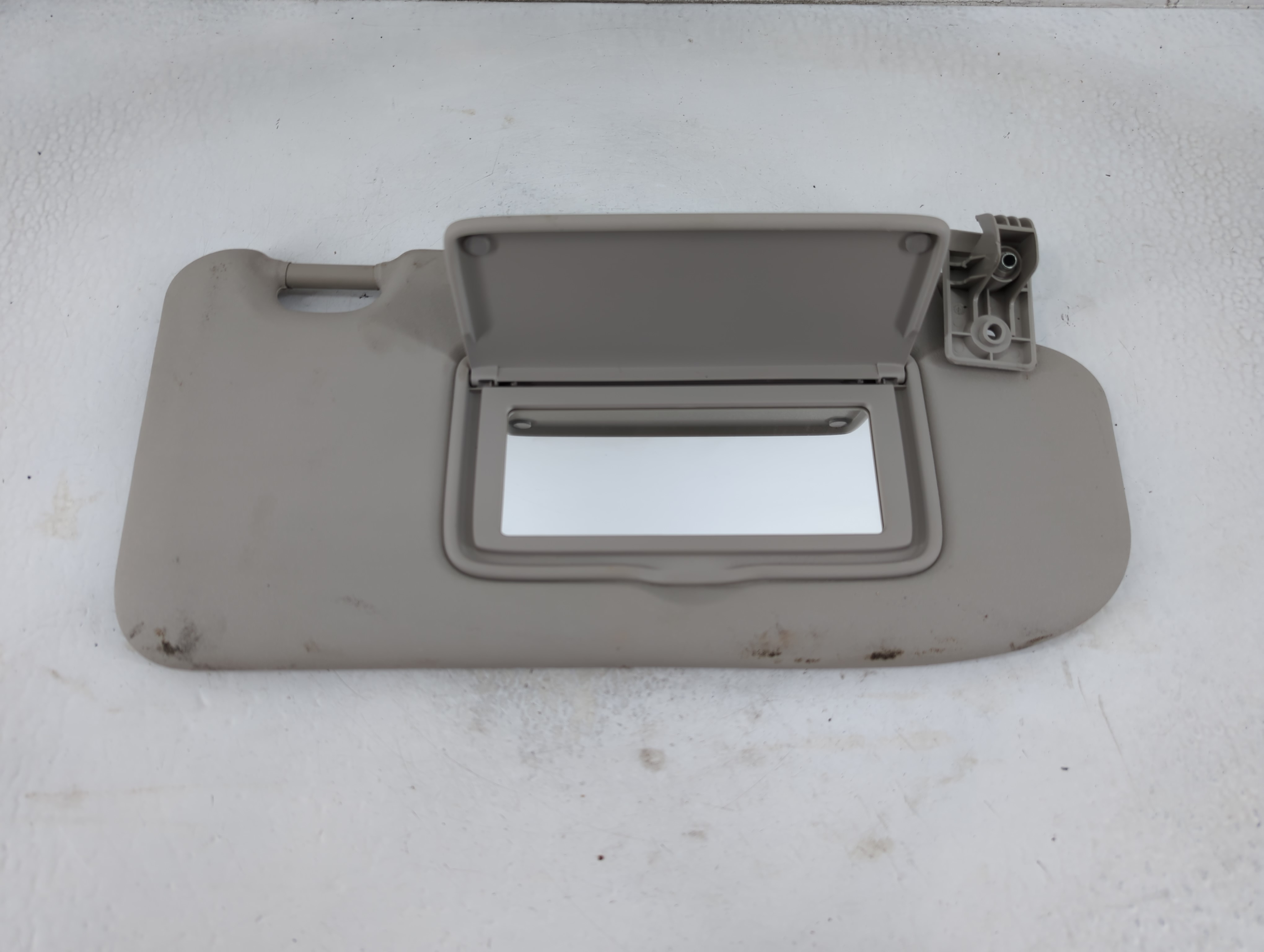 Picture of 2017-2018 Nissan Rogue Sport Passenger Sun Visor Mirror Right Sunvisor 913687