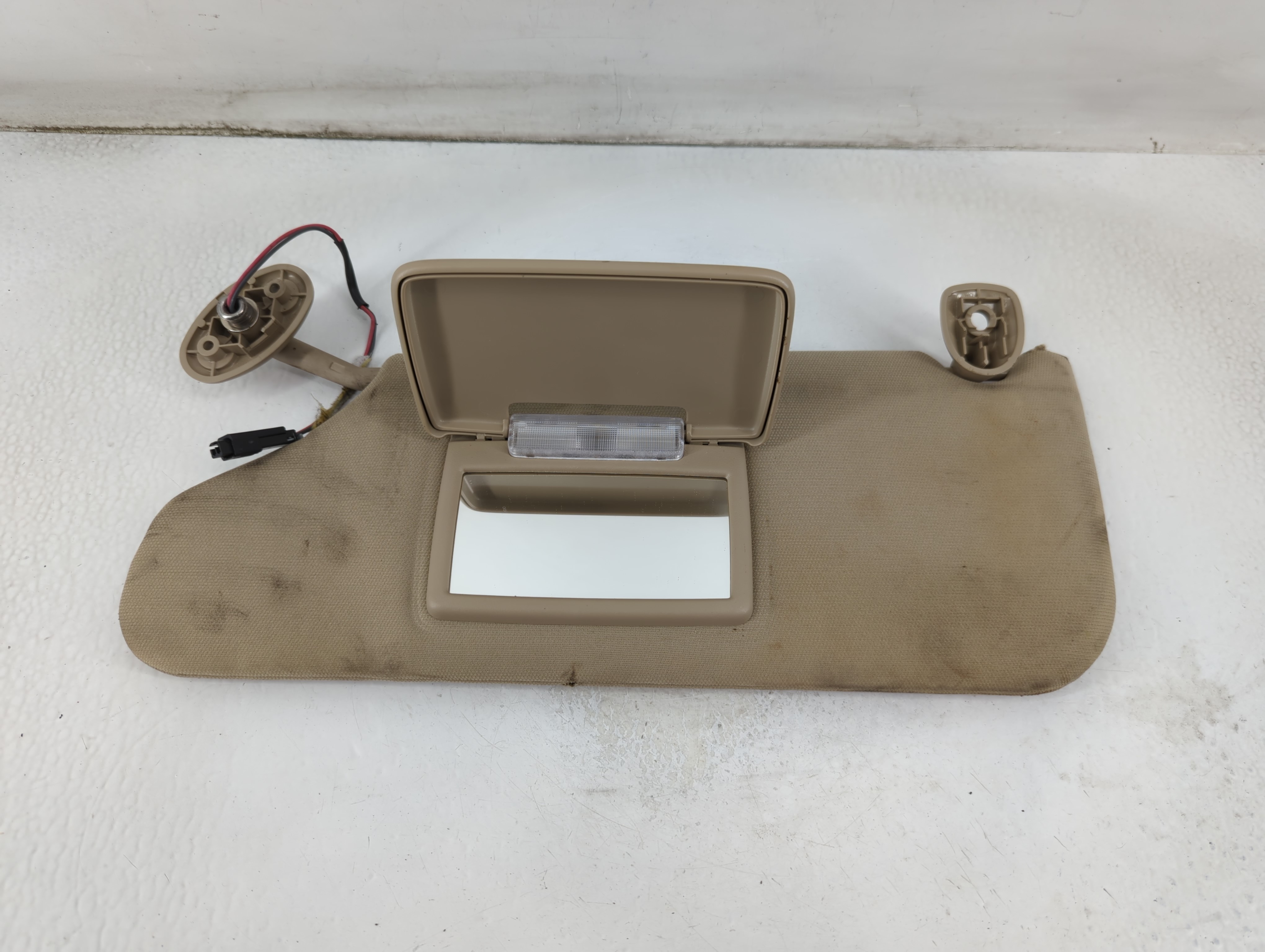 2011-2014 Chrysler 200 Driver Sun Visor Mirror Left Sunvisor Beige 913706 - Oemusedautoparts1.com