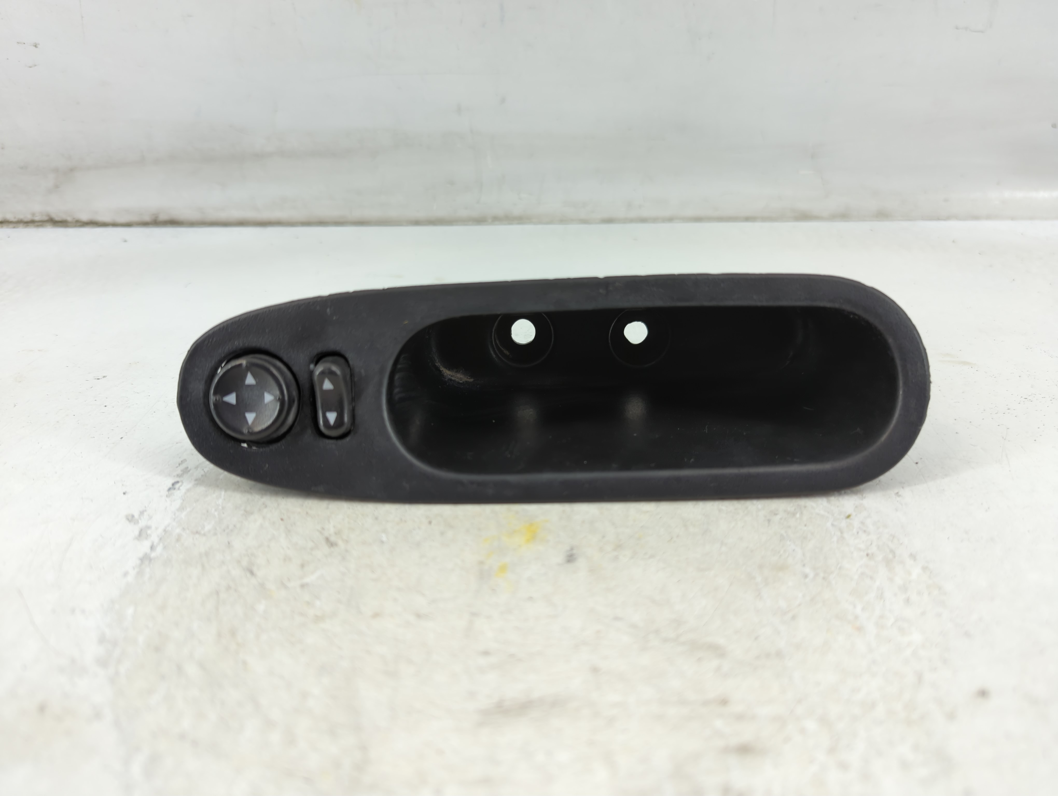 2006-2008 Chevrolet Hhr Driver Left Door Master Power Window Switch 913722 - Oemusedautoparts1.com
