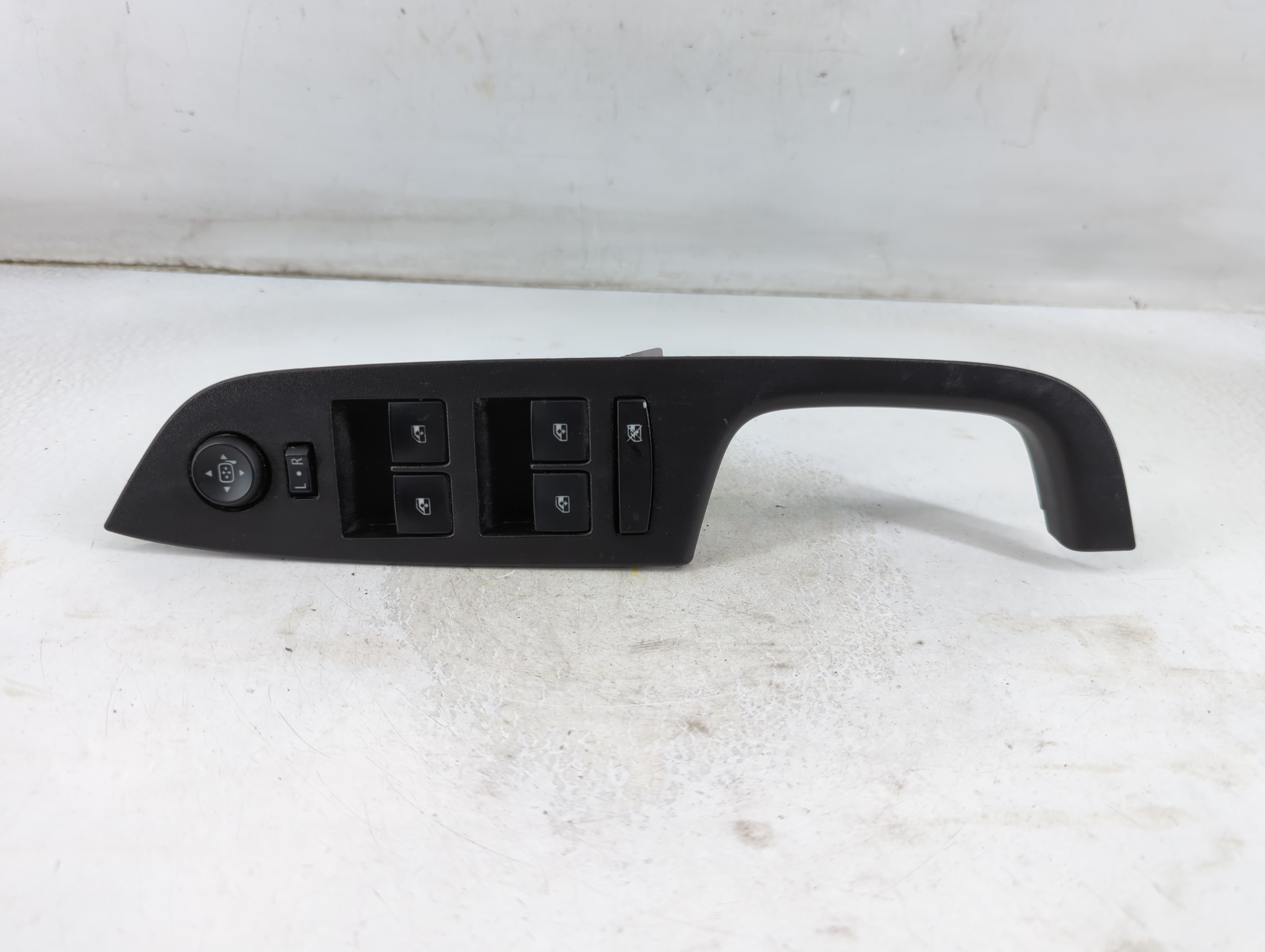 2010-2017 Chevrolet Equinox Driver Left Door Master Power Window Switch 913734 - Oemusedautoparts1.com