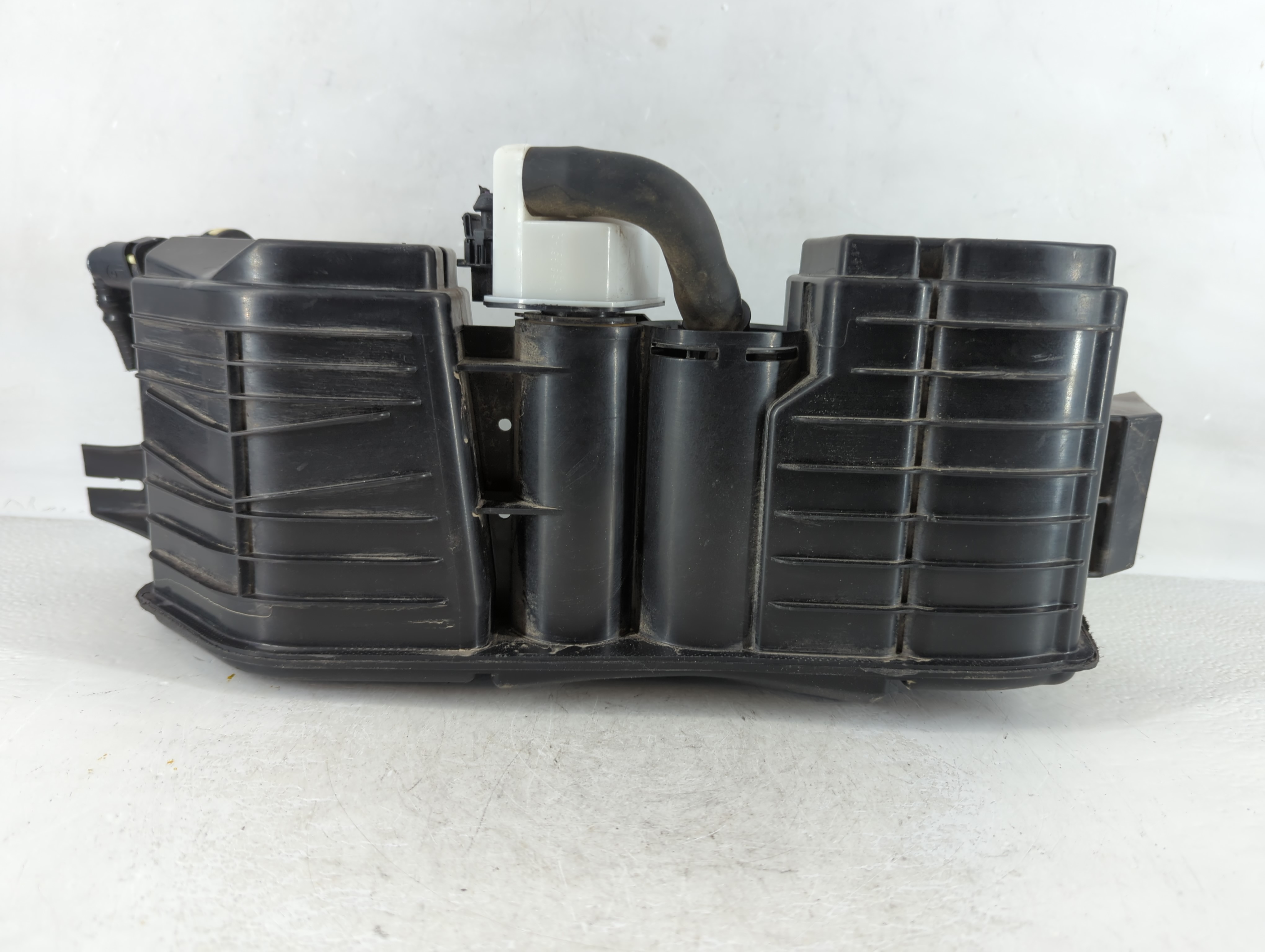2021 Chrysler 300 Fuel Vapor Charcoal Canister 913849 - Oemusedautoparts1.com