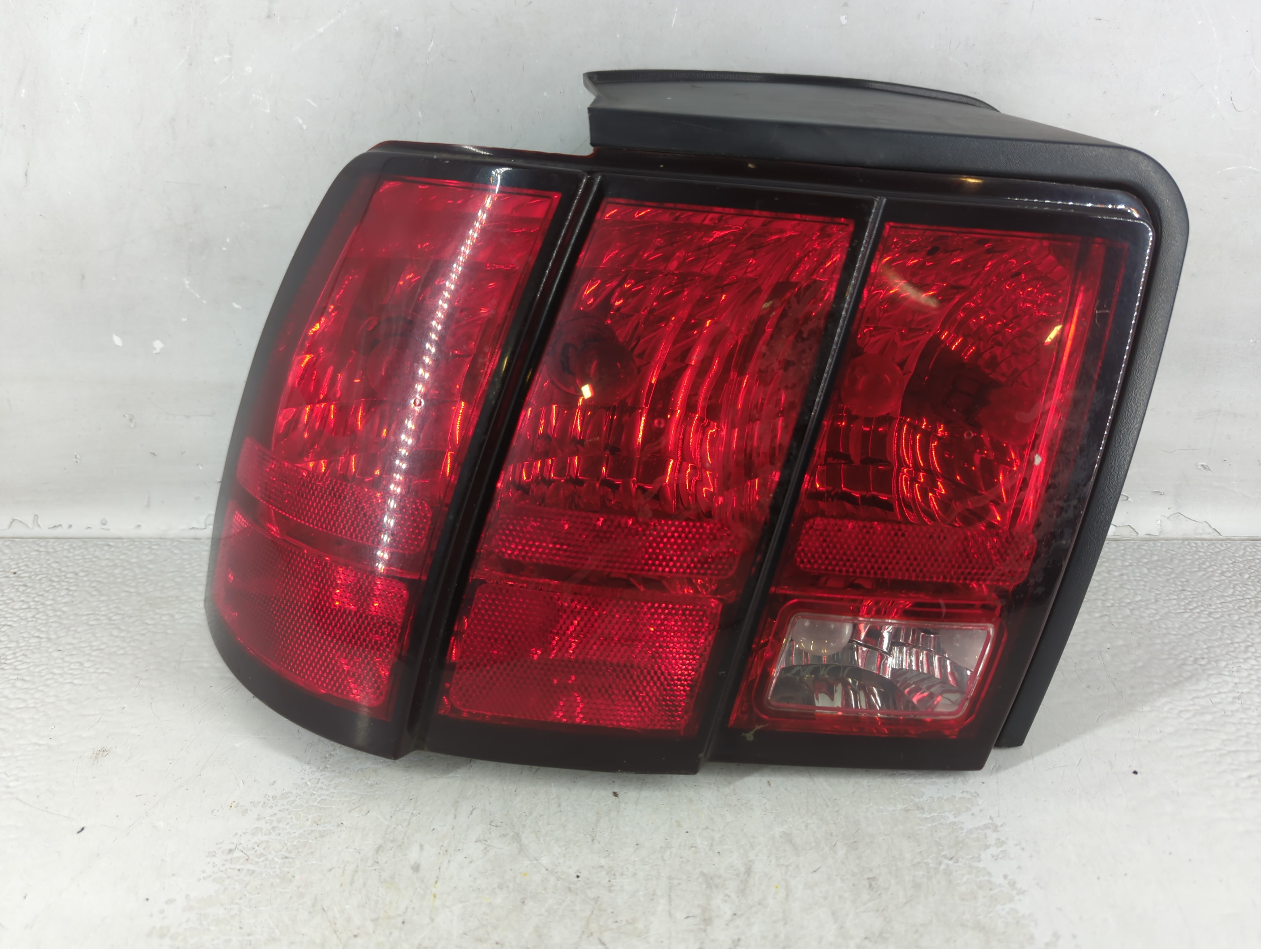 2001 Ford Mustang Driver Left Side Tail Light Taillight Oem 914255 - Oemusedautoparts1.com