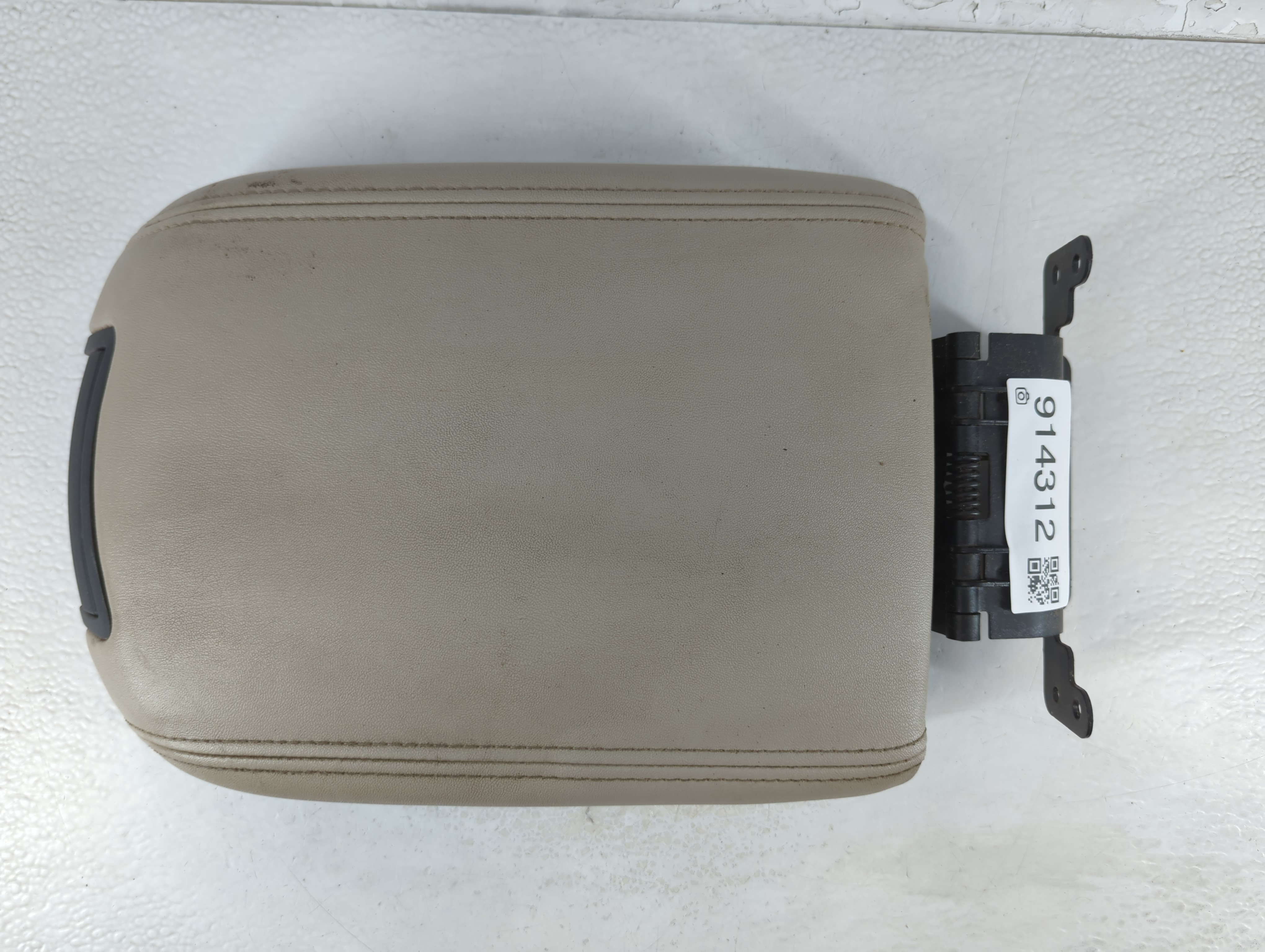 Picture of 2012 Ford Taurus Center Console Armrest Cover Lid Grey 914312