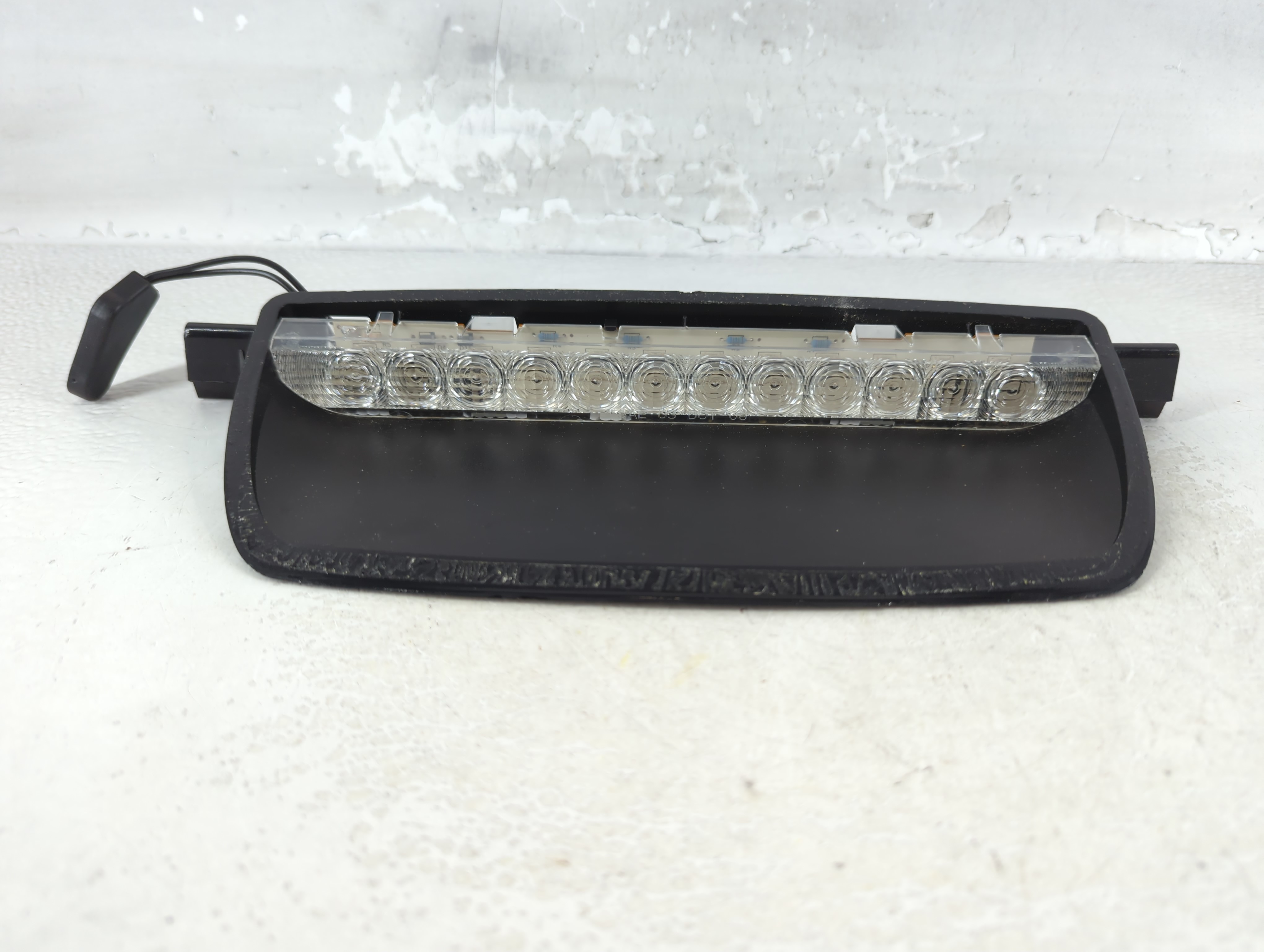 2010 Ford Taurus Third Brake Light Tail Light 914393 - Oemusedautoparts1.com