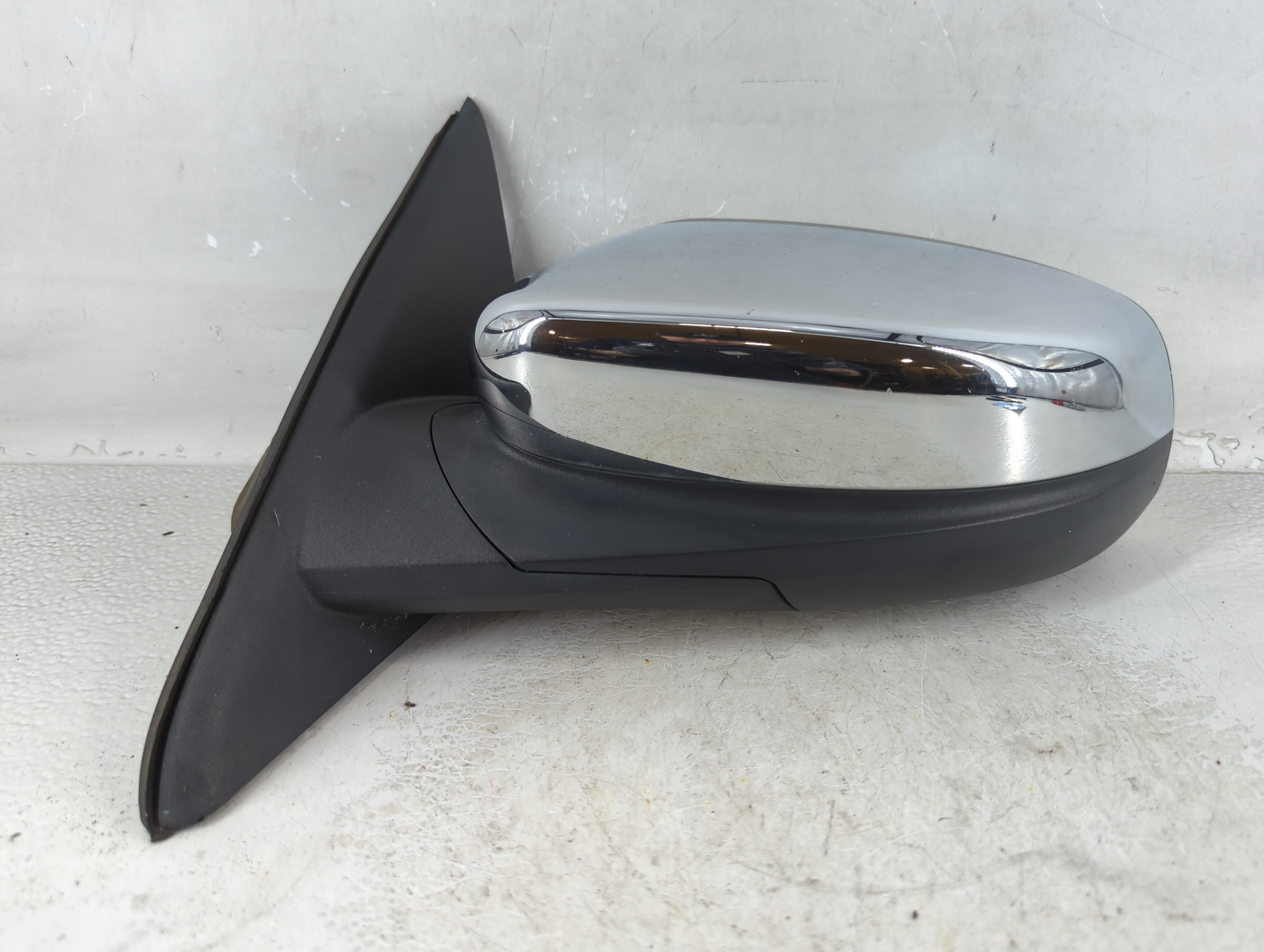 2010 Ford Taurus Driver Left Side View Manual Door Mirror Chrome 914394 - Oemusedautoparts1.com