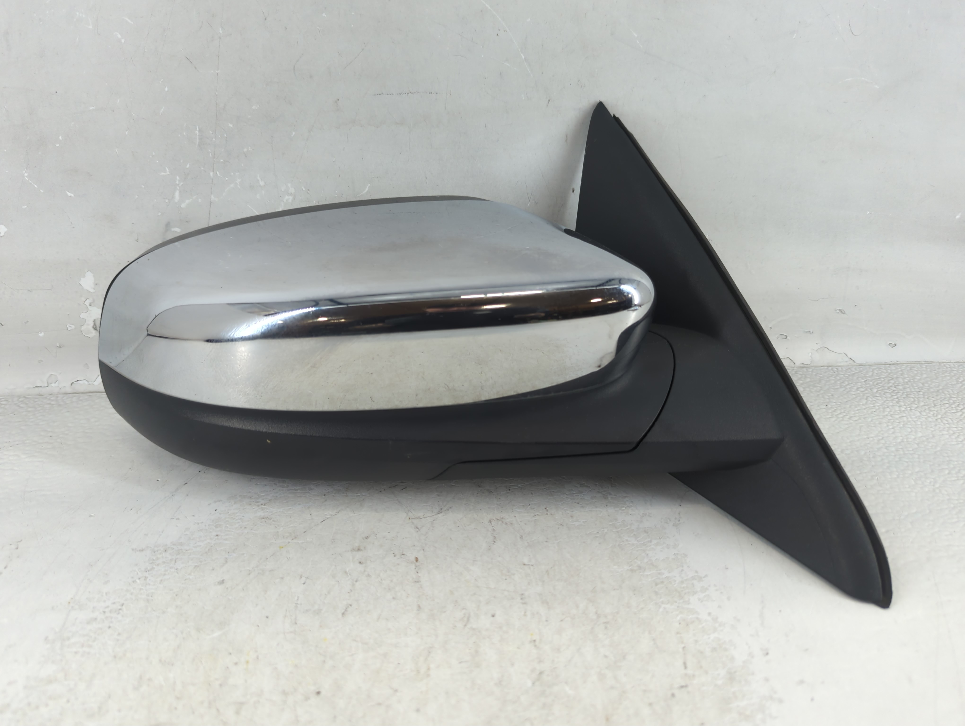 2010 Ford Taurus Passenger Right Side View Manual Door Mirror Chrome 914395 - Oemusedautoparts1.com
