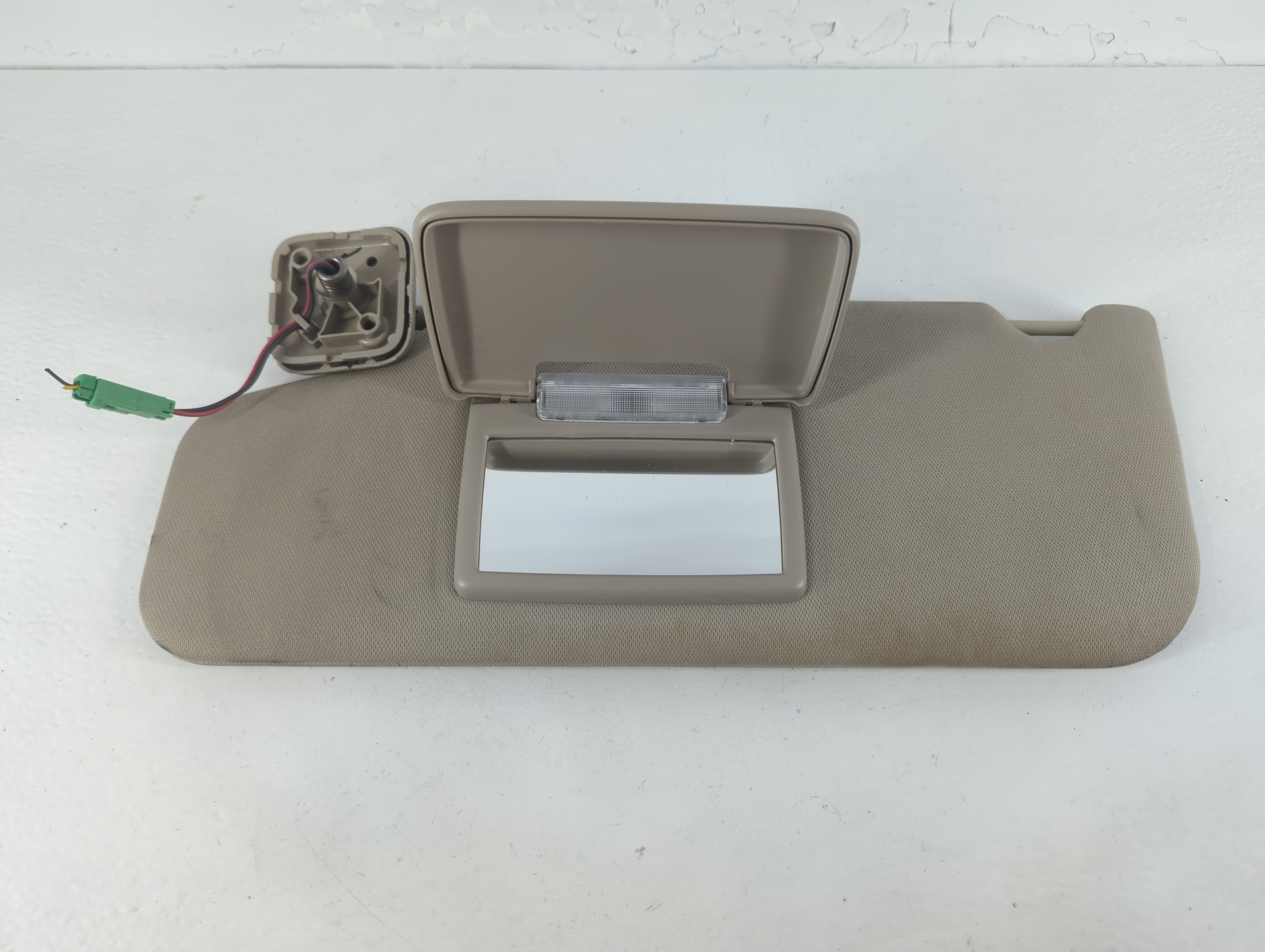 2010-2011 Ford Taurus Driver Sun Visor Mirror Left Sunvisor Grey 914401 - Oemusedautoparts1.com