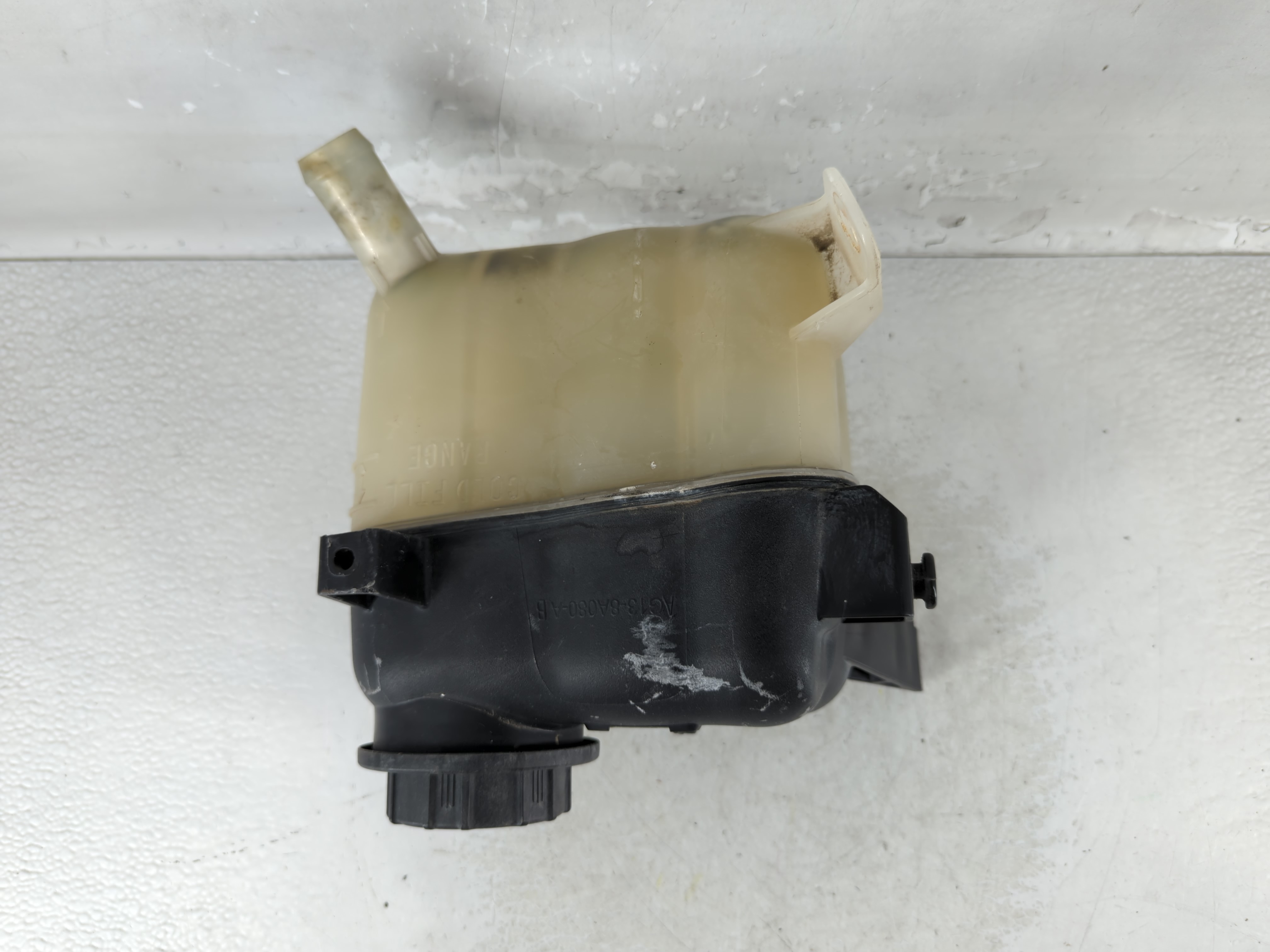 2008-2011 Ford Taurus Radiator Coolant Overflow Expansion Tank Bottle 914422 - Oemusedautoparts1.com