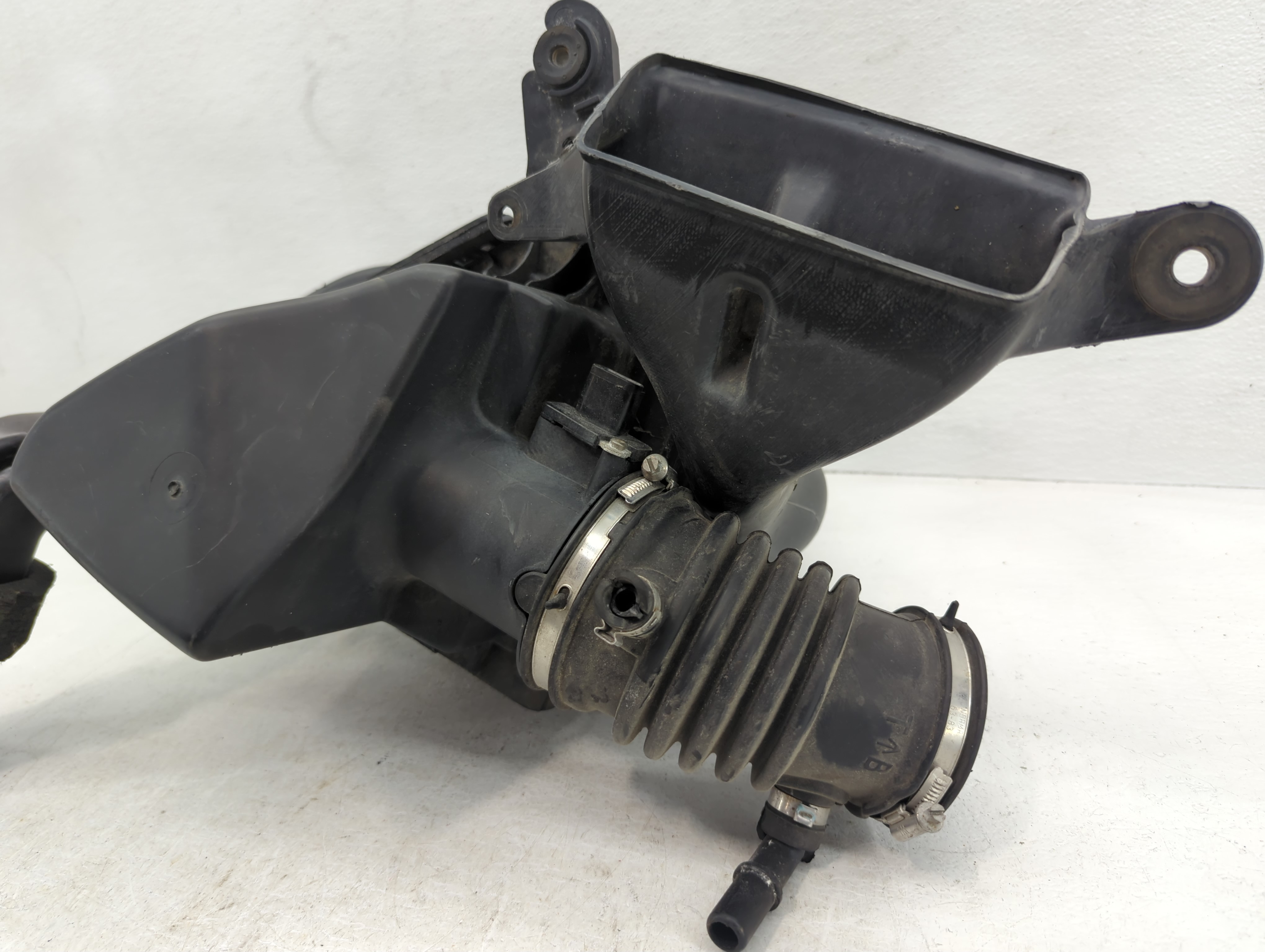 2008 Ford Focus Air Cleaner Intake-duct Hose Tube 914526 - Oemusedautoparts1.com