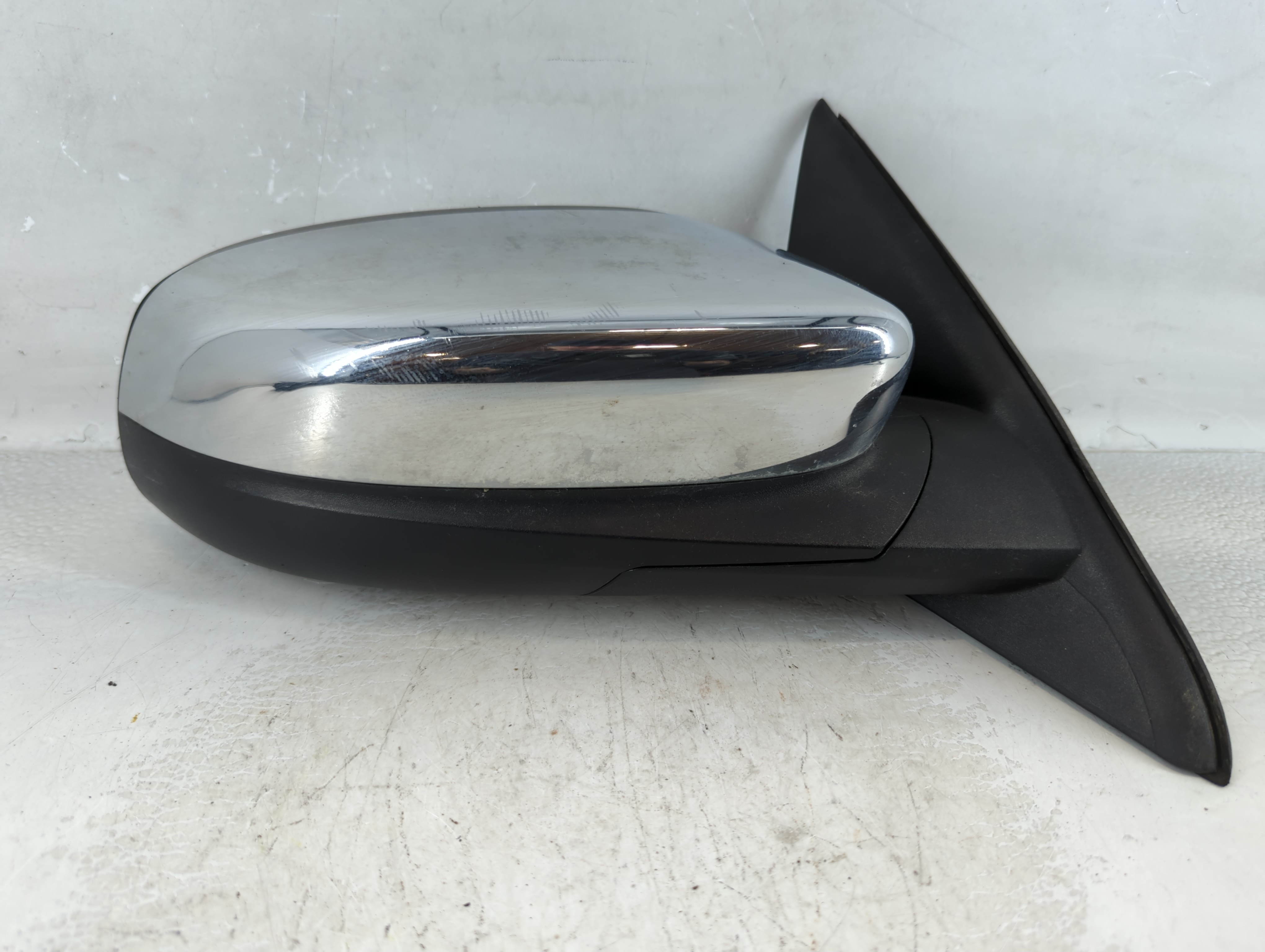 2014 Ford Taurus Passenger Right Side View Manual Door Mirror Chrome 915036 - Oemusedautoparts1.com