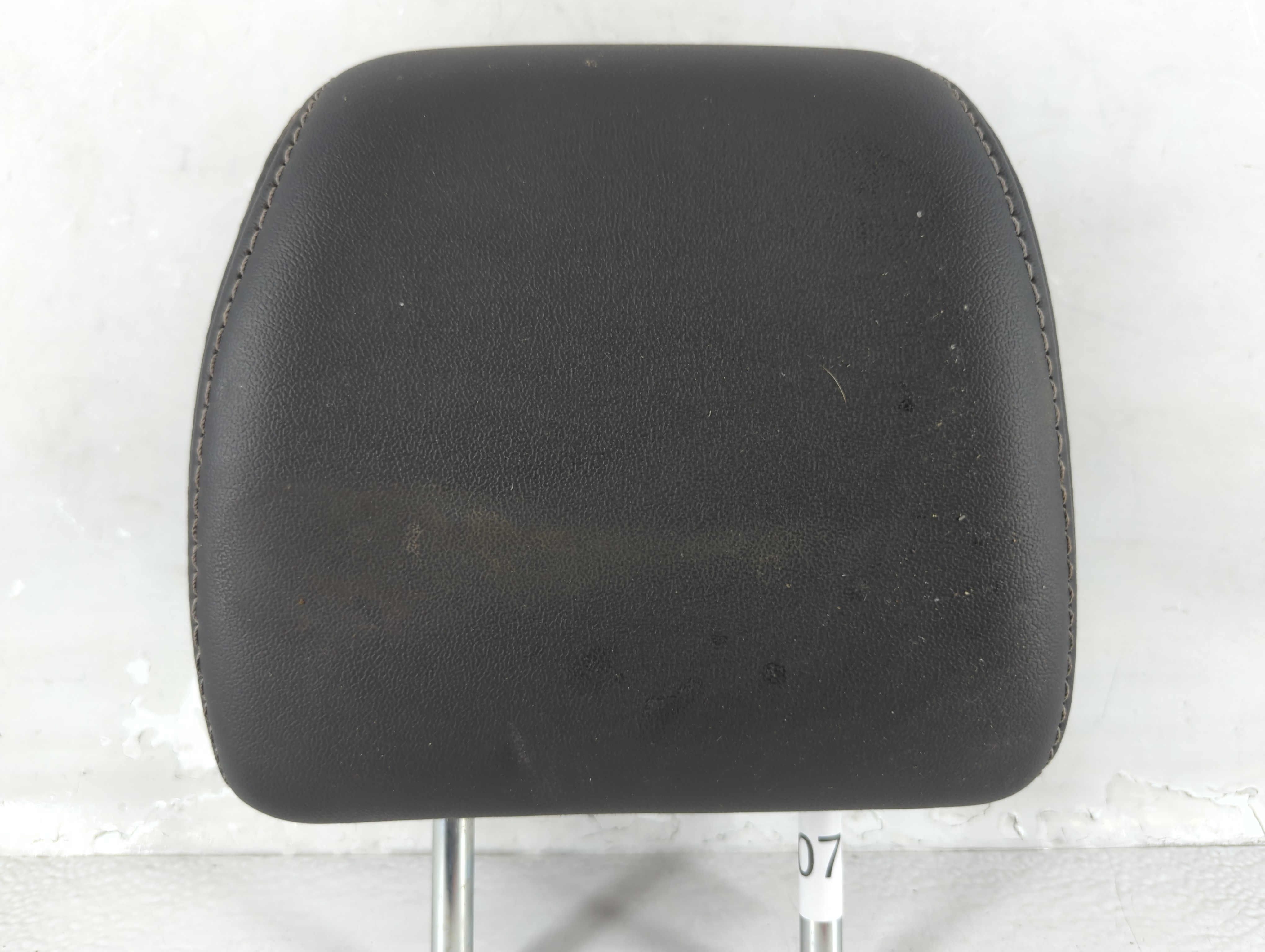 2013-2016 Ford Taurus Headrest Head Rest Rear Seat 915076 - Oemusedautoparts1.com