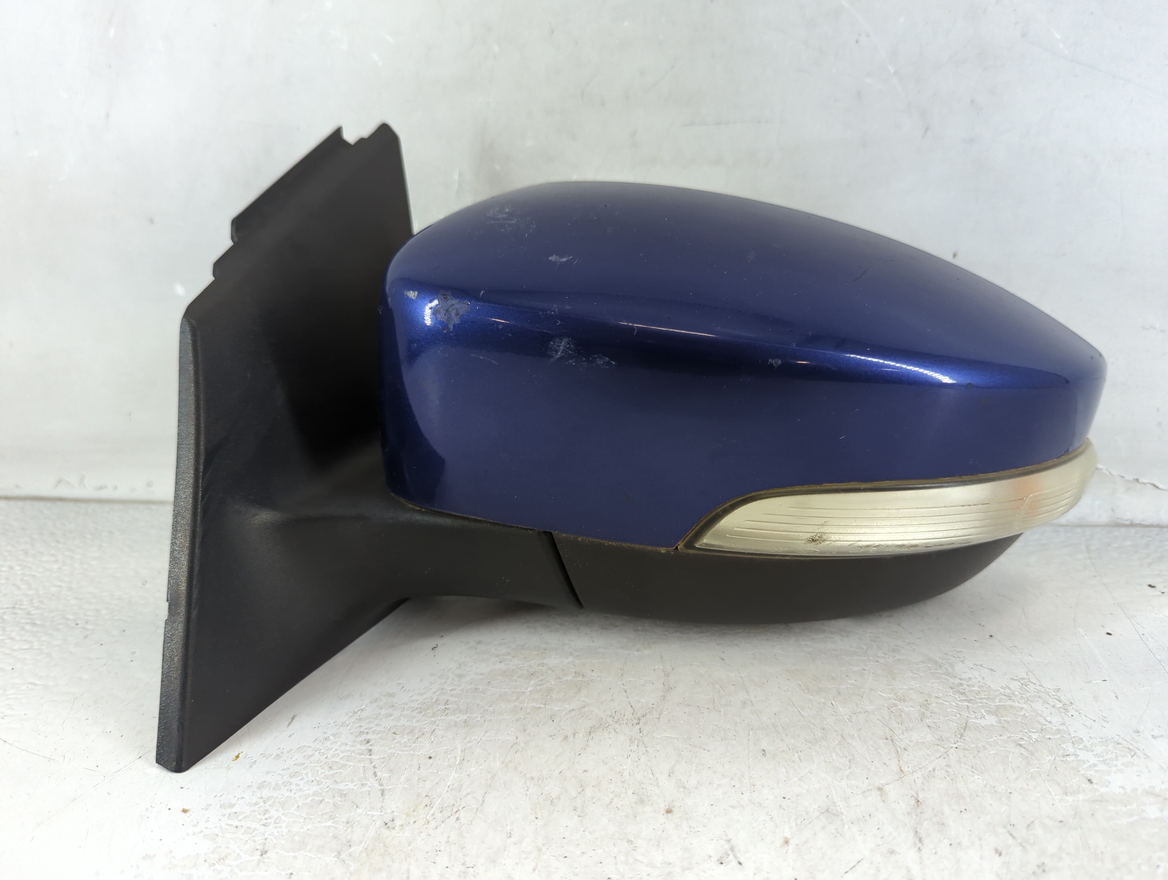 2012-2014 Ford Focus Driver Left Side View Manual Door Mirror Blue 915392 - Oemusedautoparts1.com