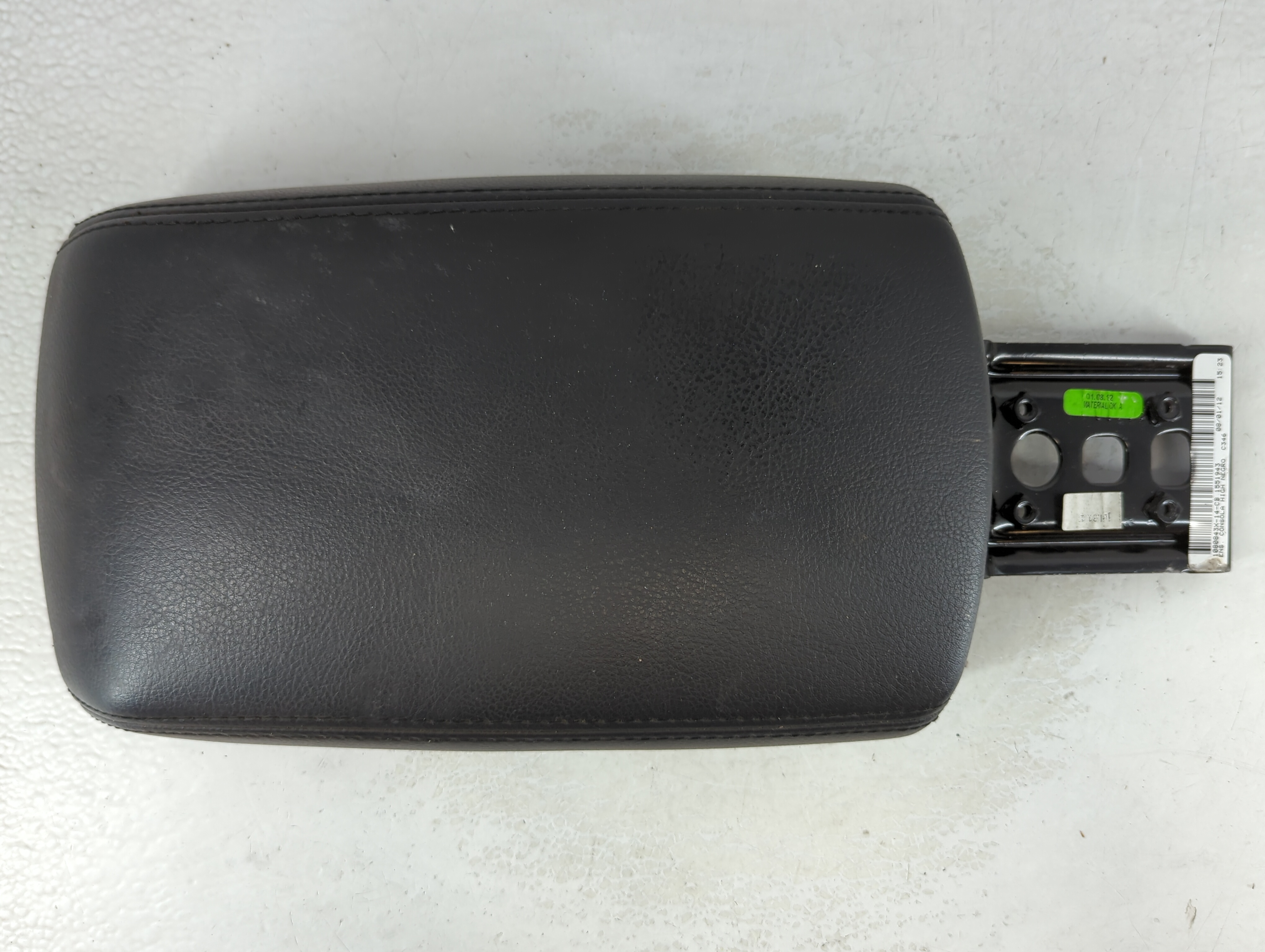 Picture of 2013 Ford Focus Center Console Armrest Cover Lid Black 915420