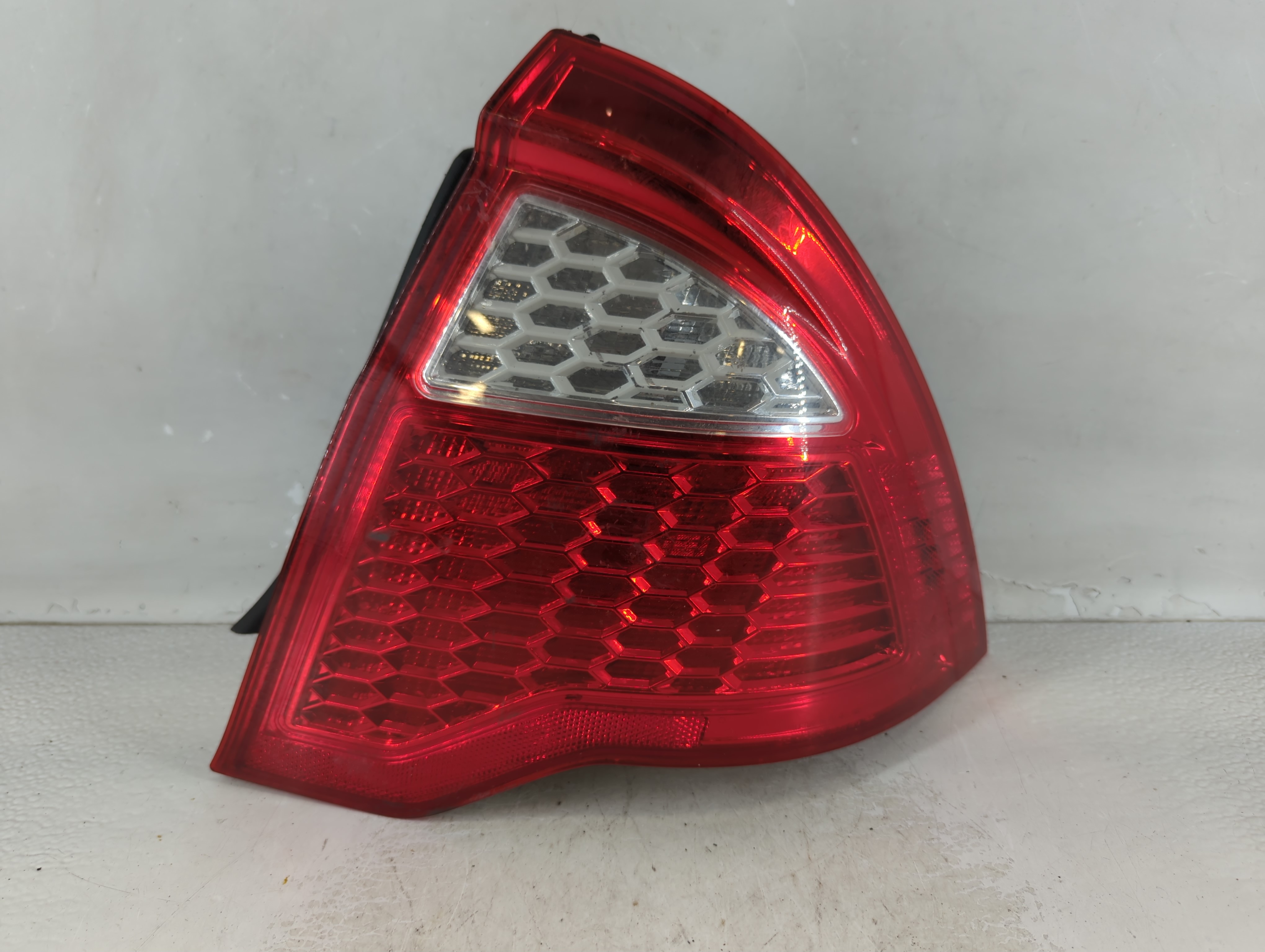 Picture of 2010-2012 Ford Fusion Passenger Right Side Tail Light Taillight Oem 915543