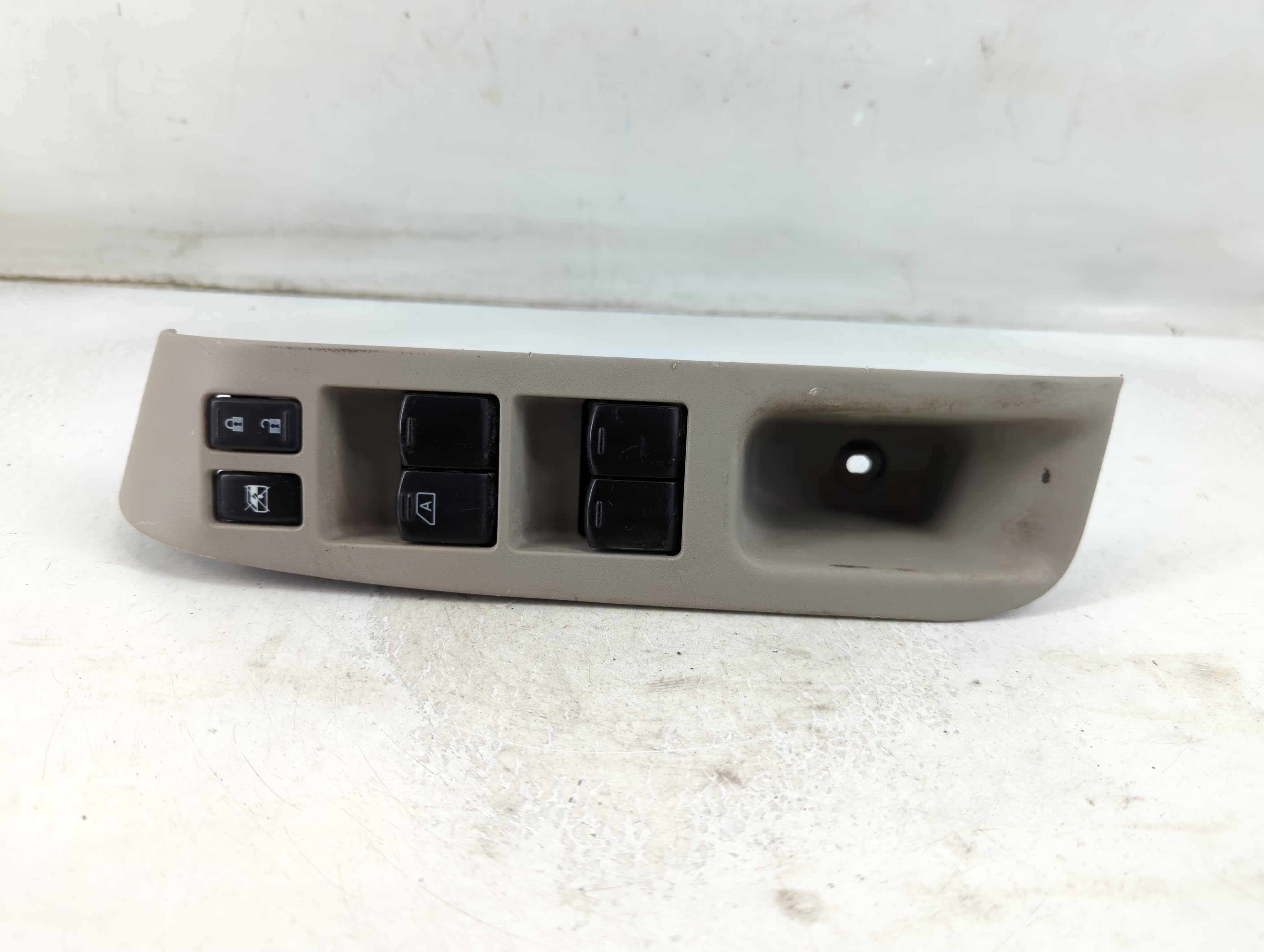 2011-2014 Nissan Cube Driver Left Door Master Power Window Switch 915695 - Oemusedautoparts1.com