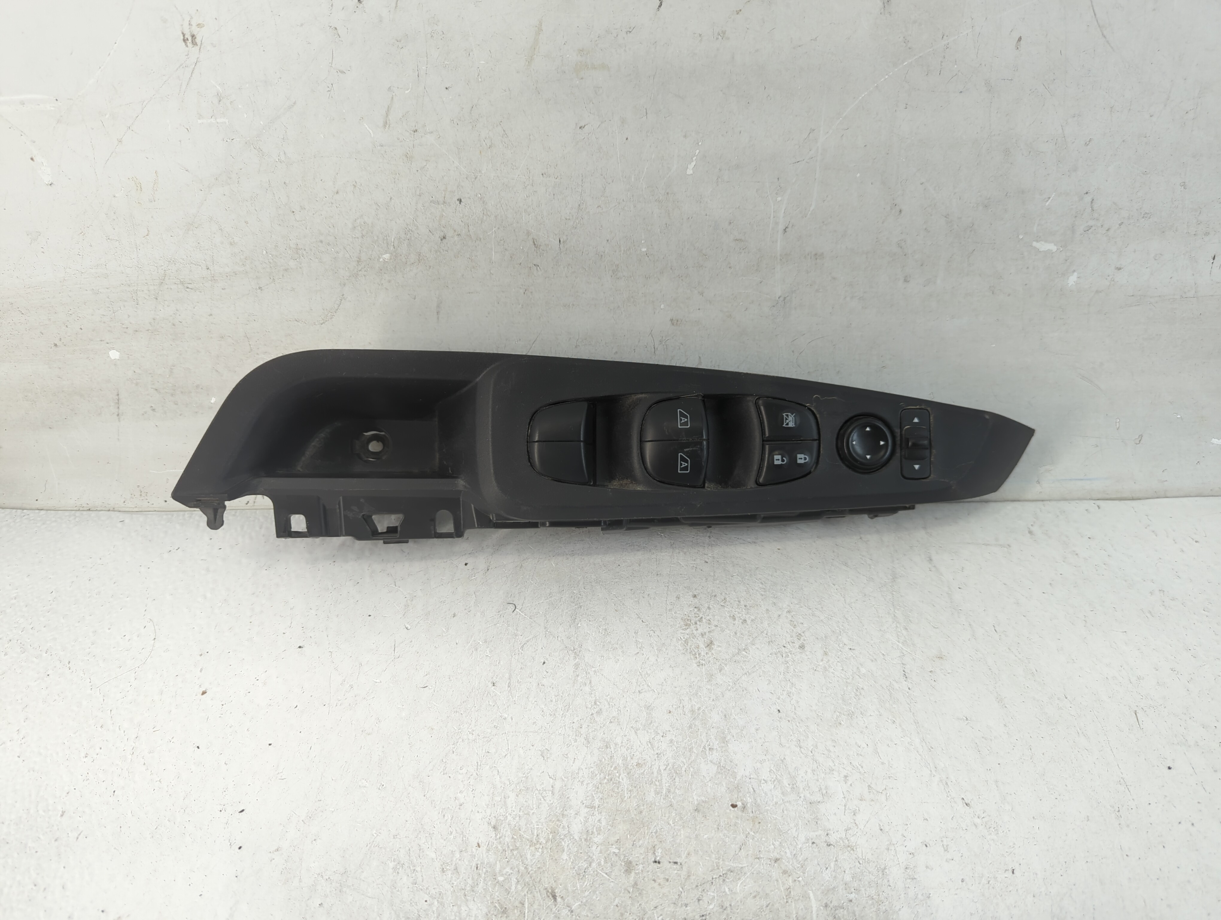 Picture of 2018-2021 Nissan Kicks Driver Left Door Master Power Window Switch 915712