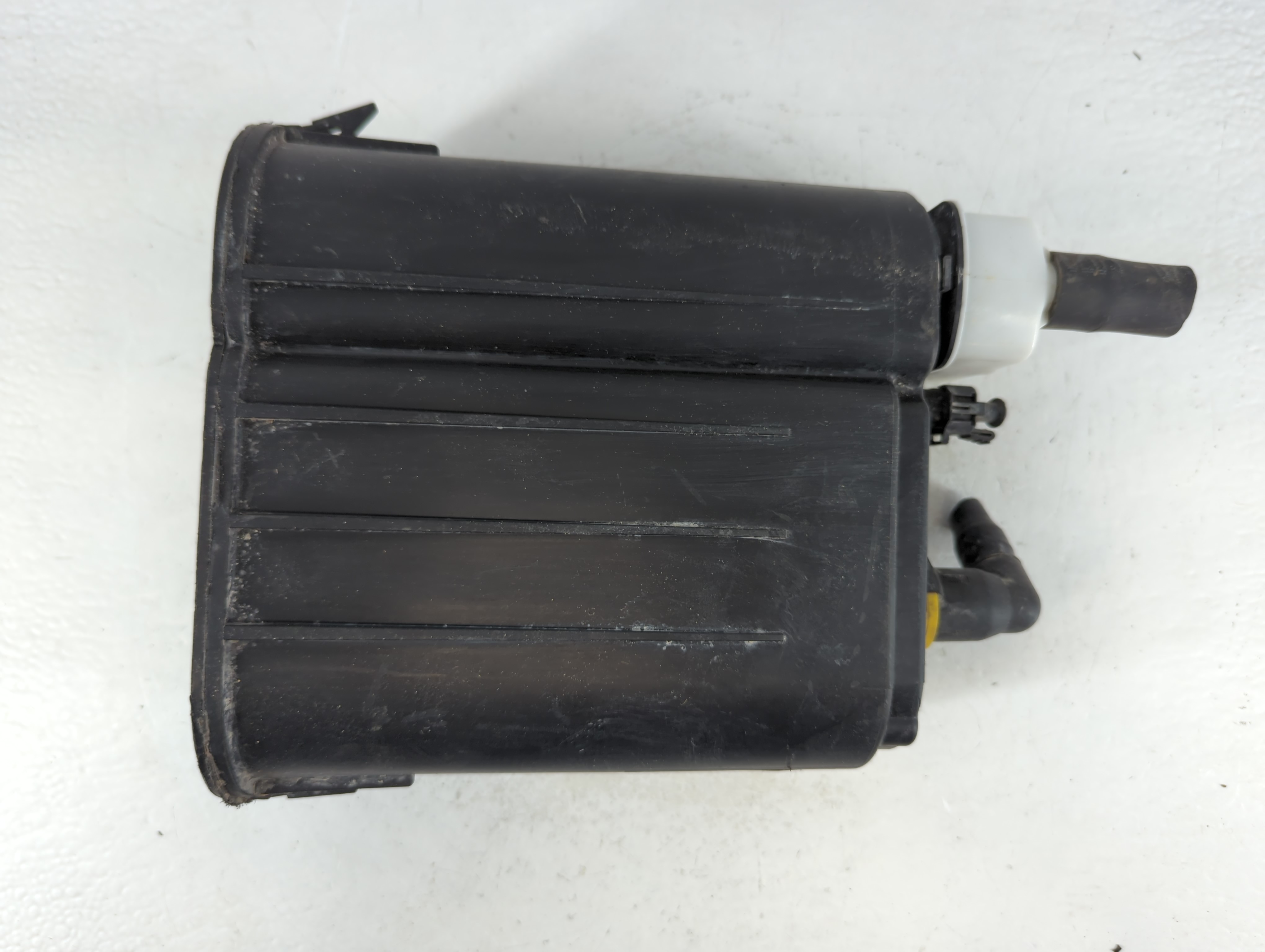 2008 Chrysler Sebring Fuel Vapor Charcoal Canister 915721 - Oemusedautoparts1.com