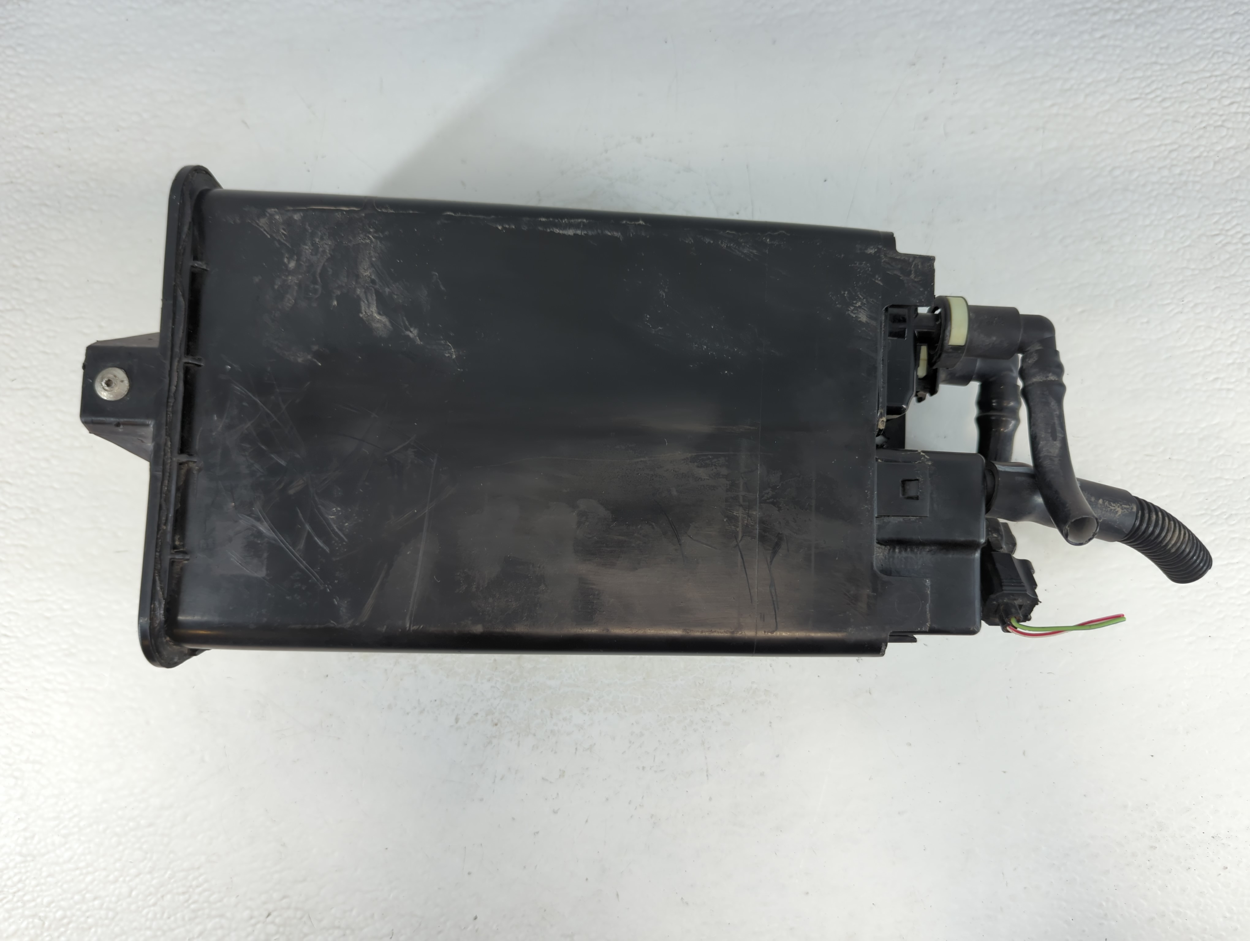 2011 Ford Taurus Fuel Vapor Charcoal Canister 915749 - Oemusedautoparts1.com