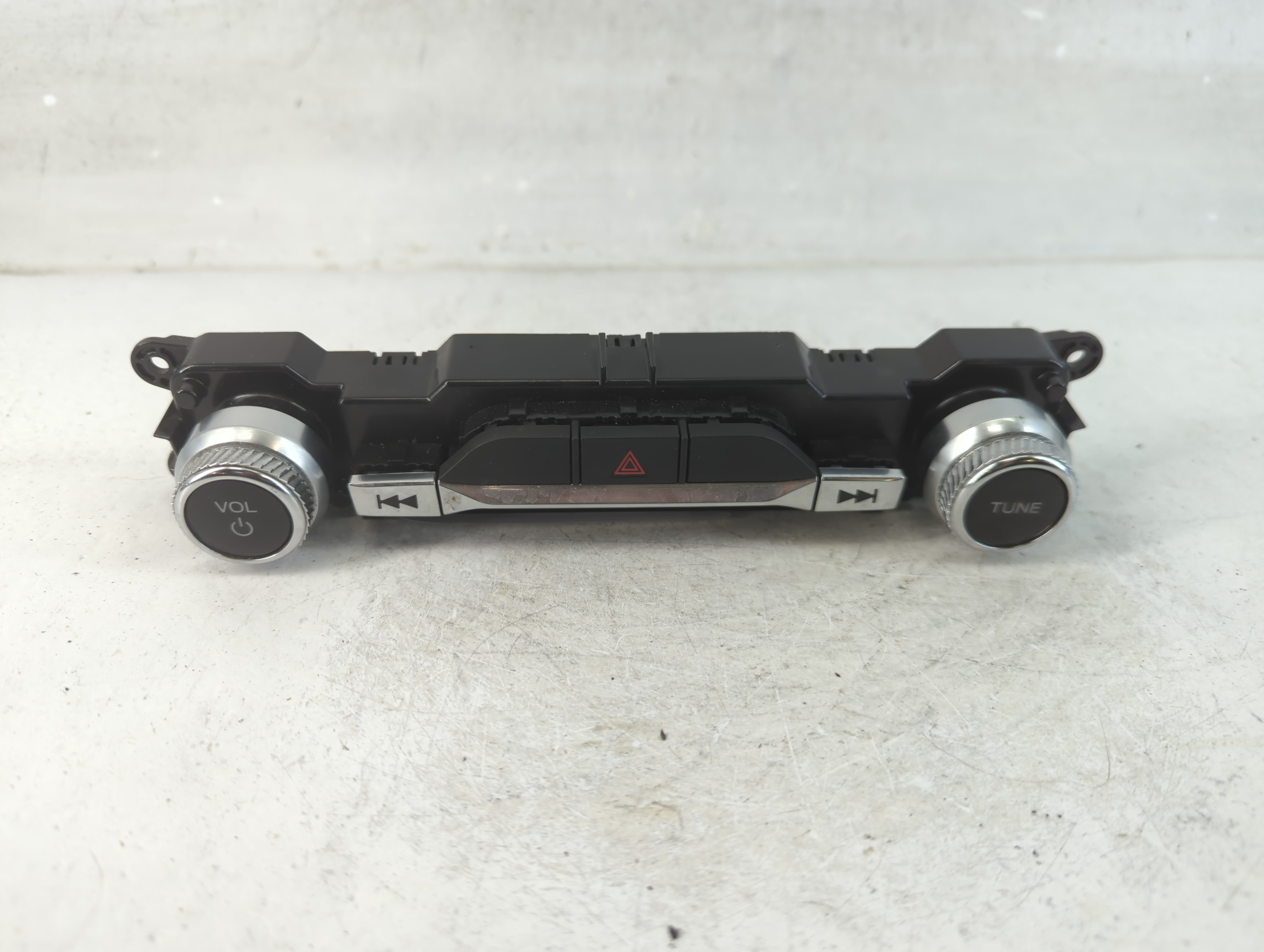 2020-2020 Ford Explorer Am Fm Cd Player Radio Receiver 915763 - Oemusedautoparts1.com