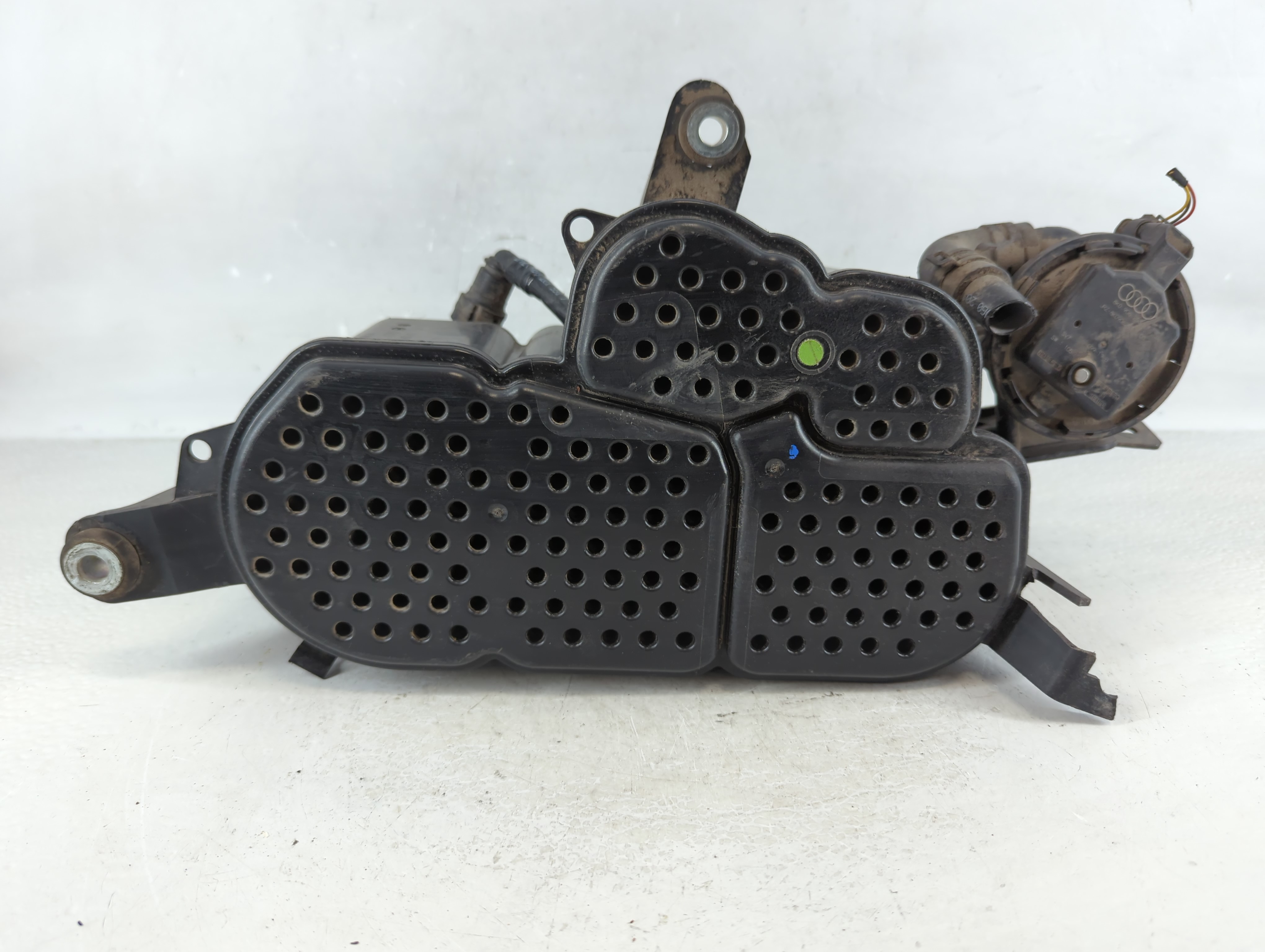 2014 Audi A6 Fuel Vapor Charcoal Canister 915768 - Oemusedautoparts1.com