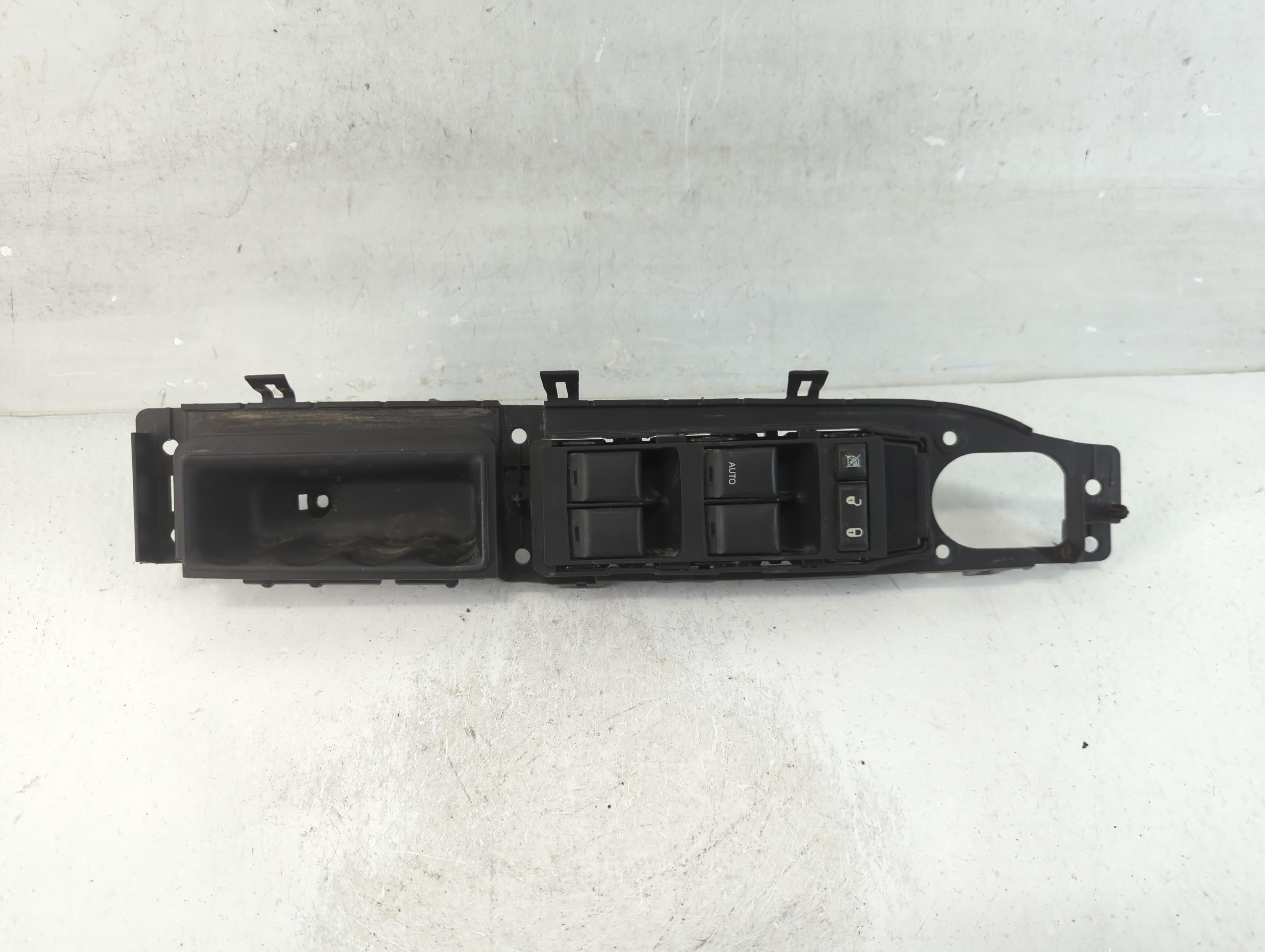 2007-2010 Jeep Patriot Driver Left Door Master Power Window Switch 915779 - Oemusedautoparts1.com