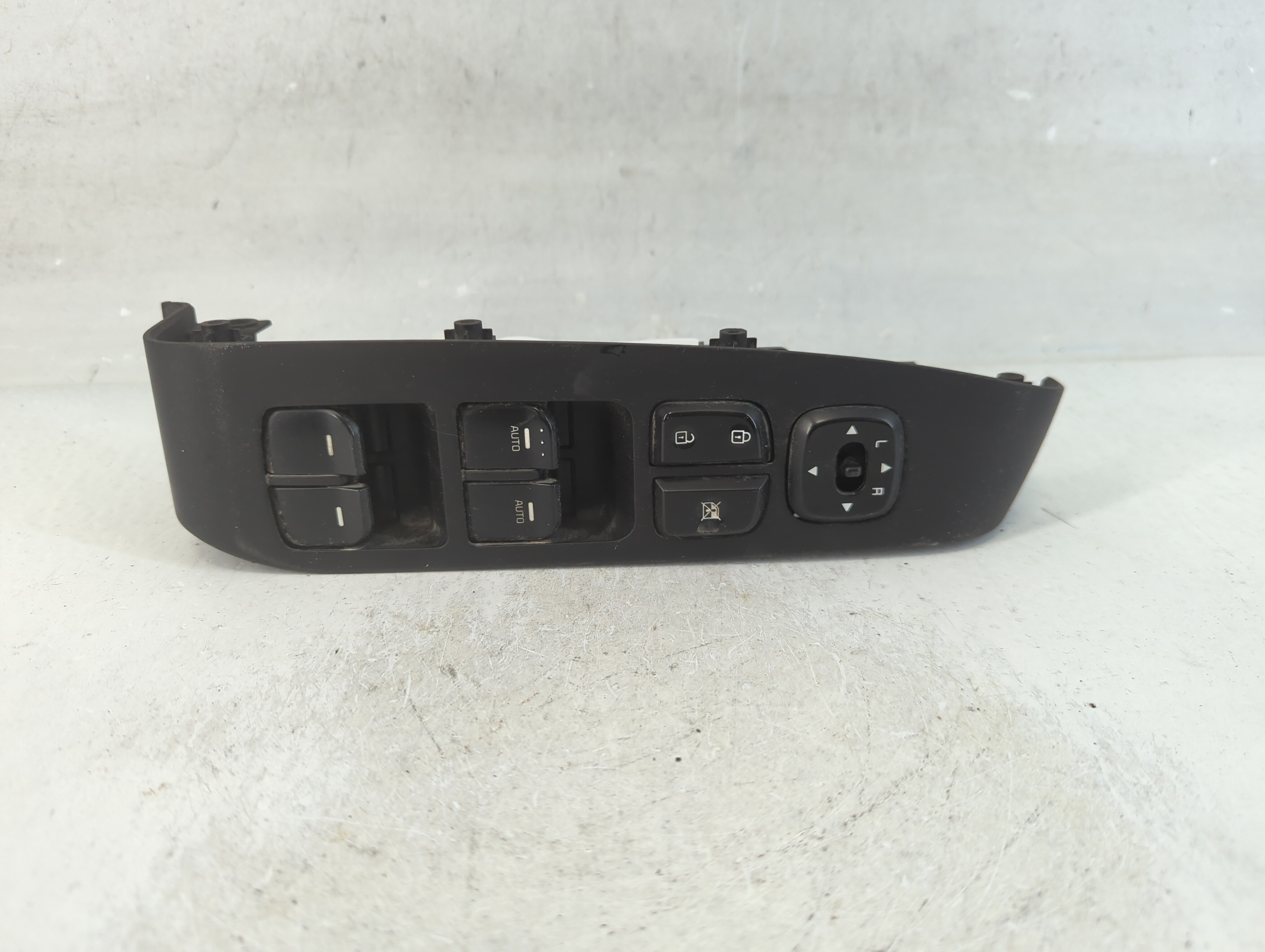 2014-2016 Kia Soul Driver Left Door Master Power Window Switch 915780 - Oemusedautoparts1.com