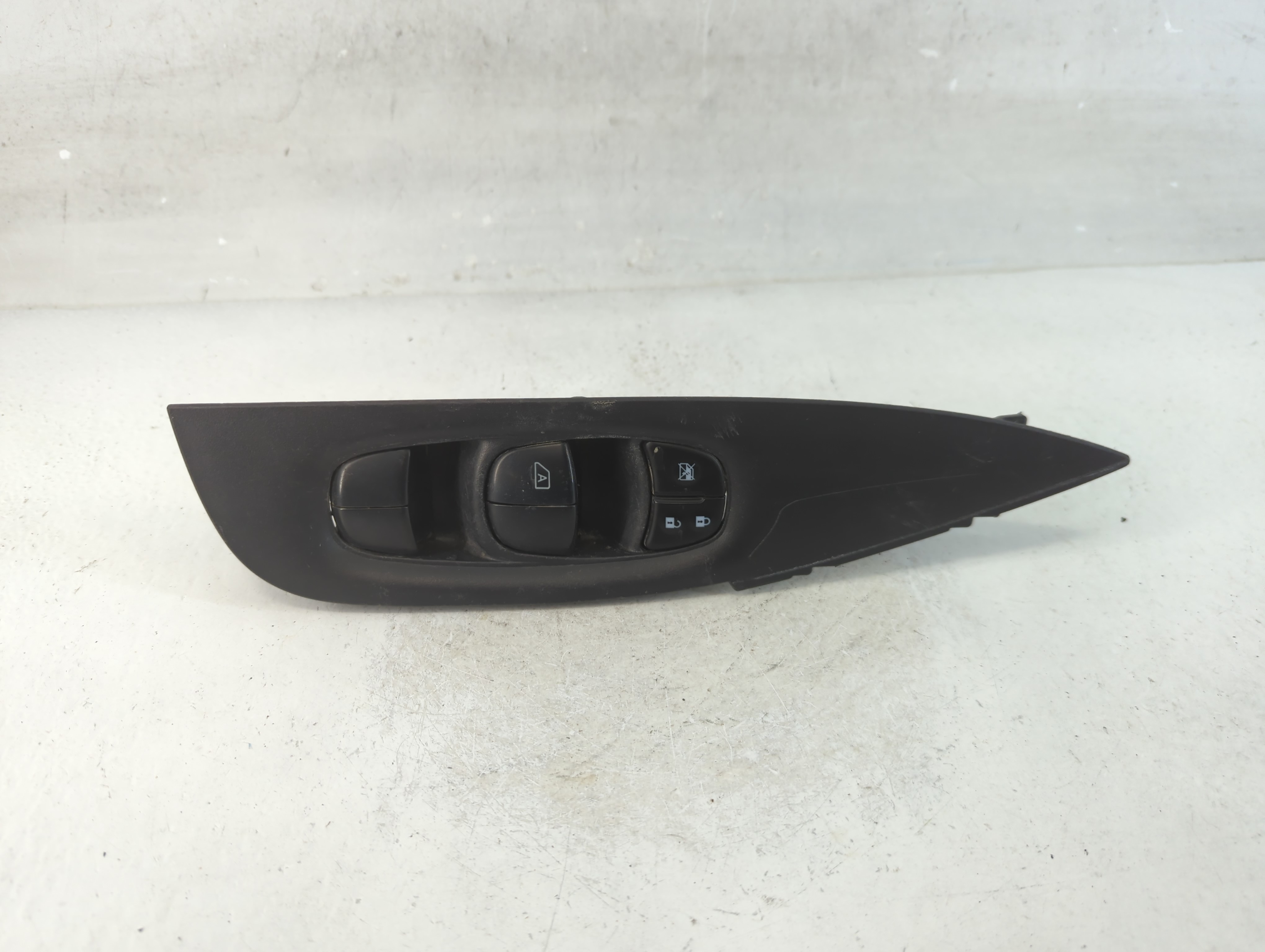 2017-2020 Nissan Rogue Driver Left Door Master Power Window Switch 915785 - Oemusedautoparts1.com