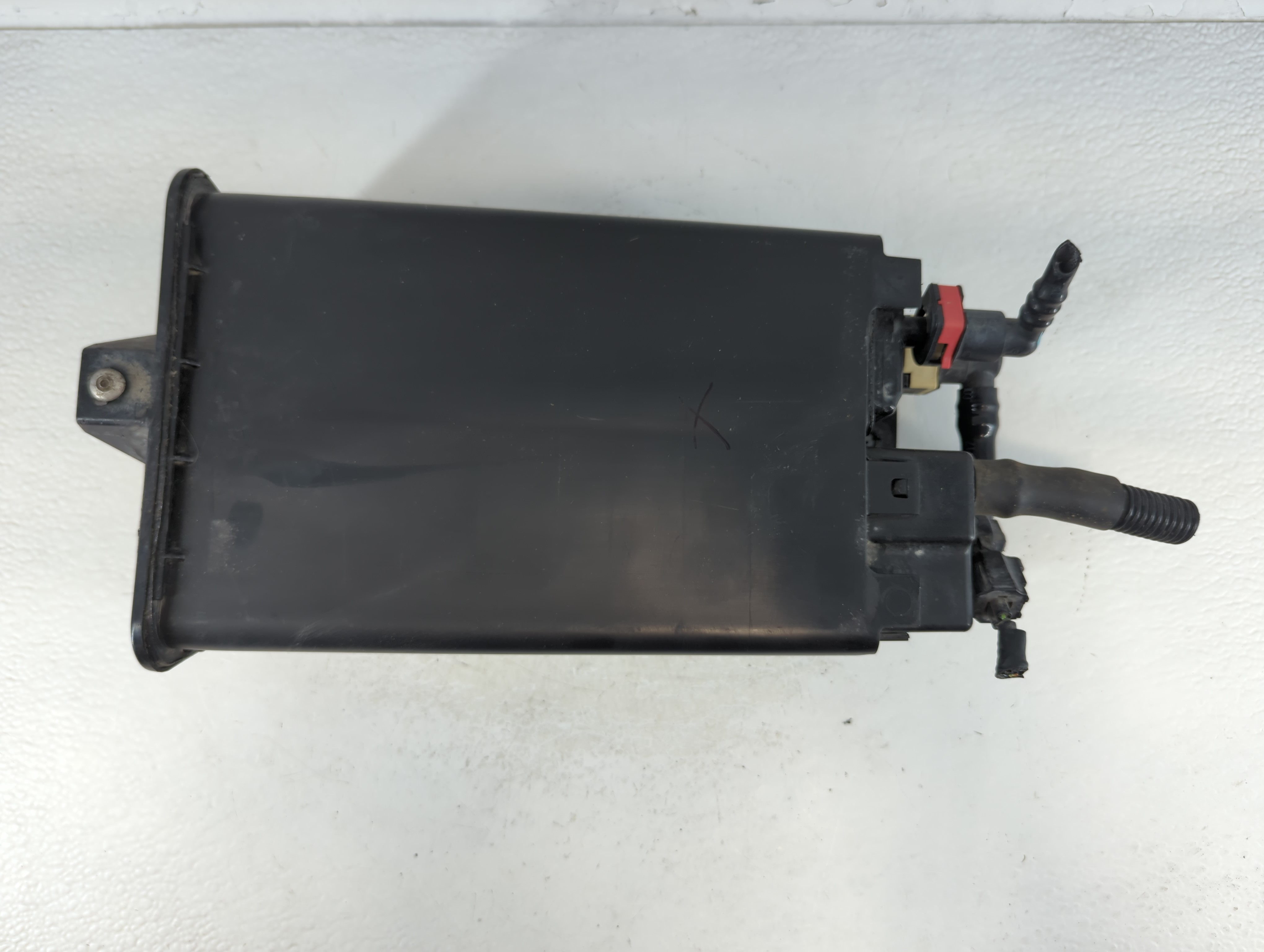 Picture of 2014 Lincoln Mks Fuel Vapor Charcoal Canister 915910