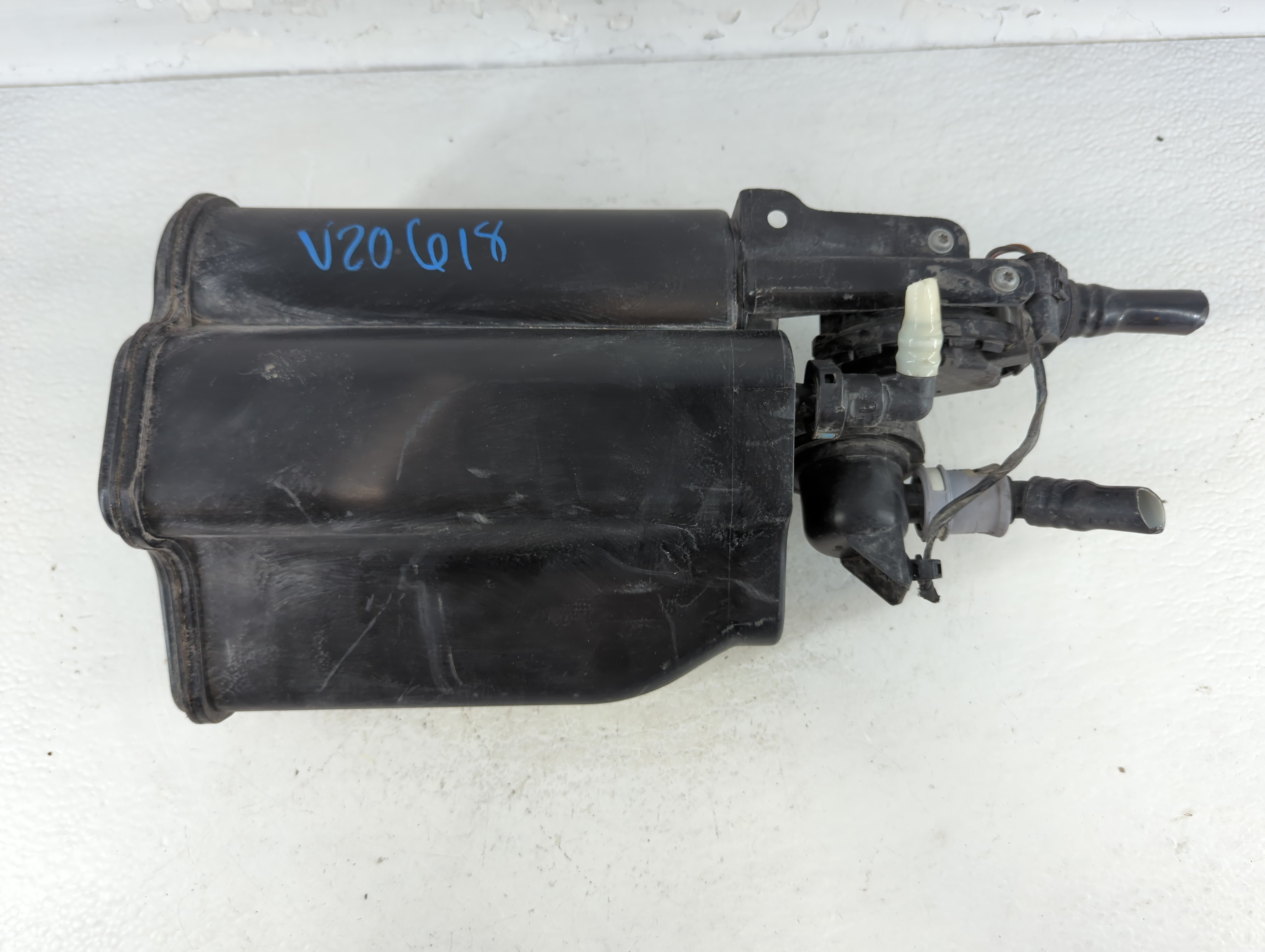 2012 Bmw 328i Fuel Vapor Charcoal Canister 915936 - Oemusedautoparts1.com