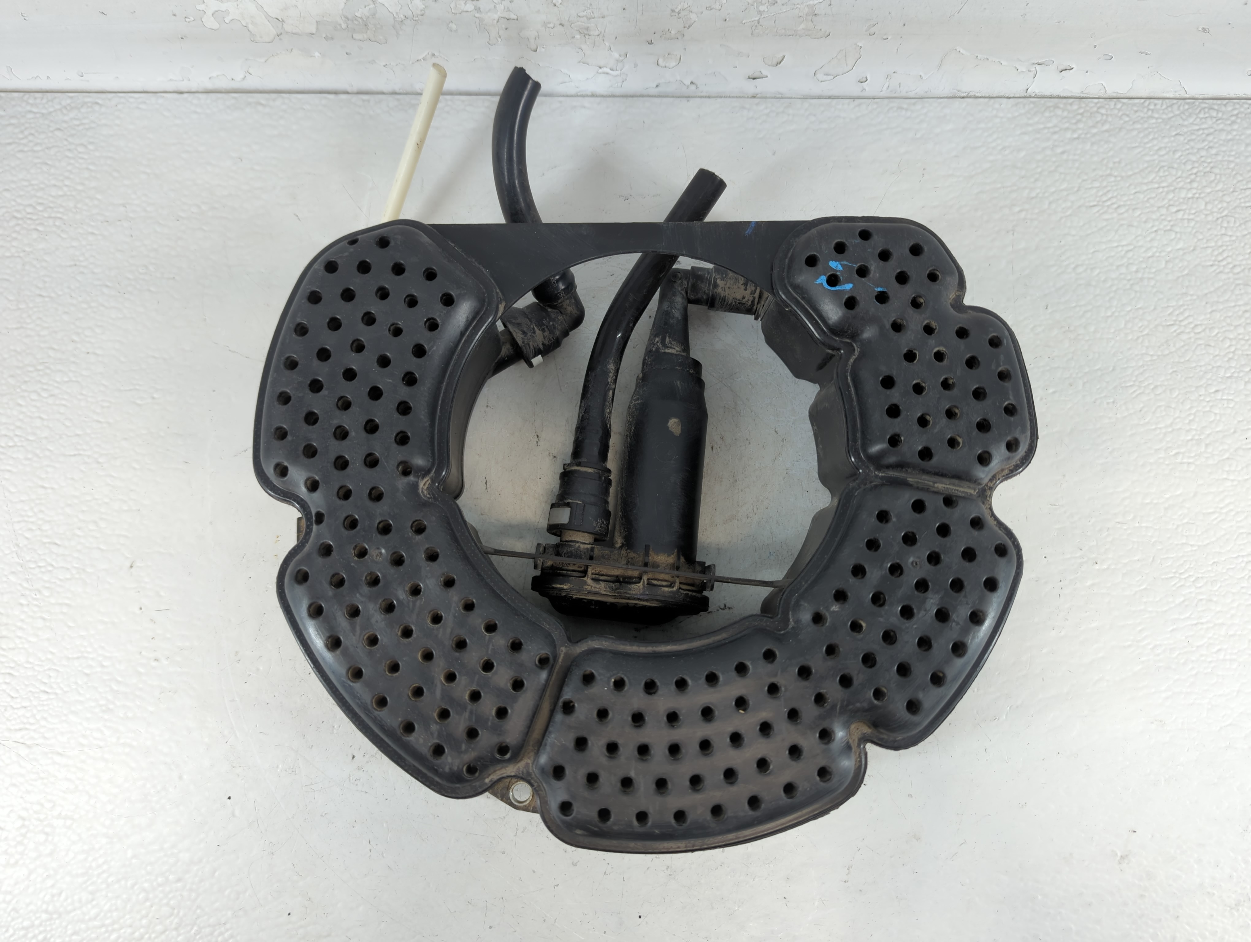 2016 Volkswagen Jetta Fuel Vapor Charcoal Canister 915943 - Oemusedautoparts1.com