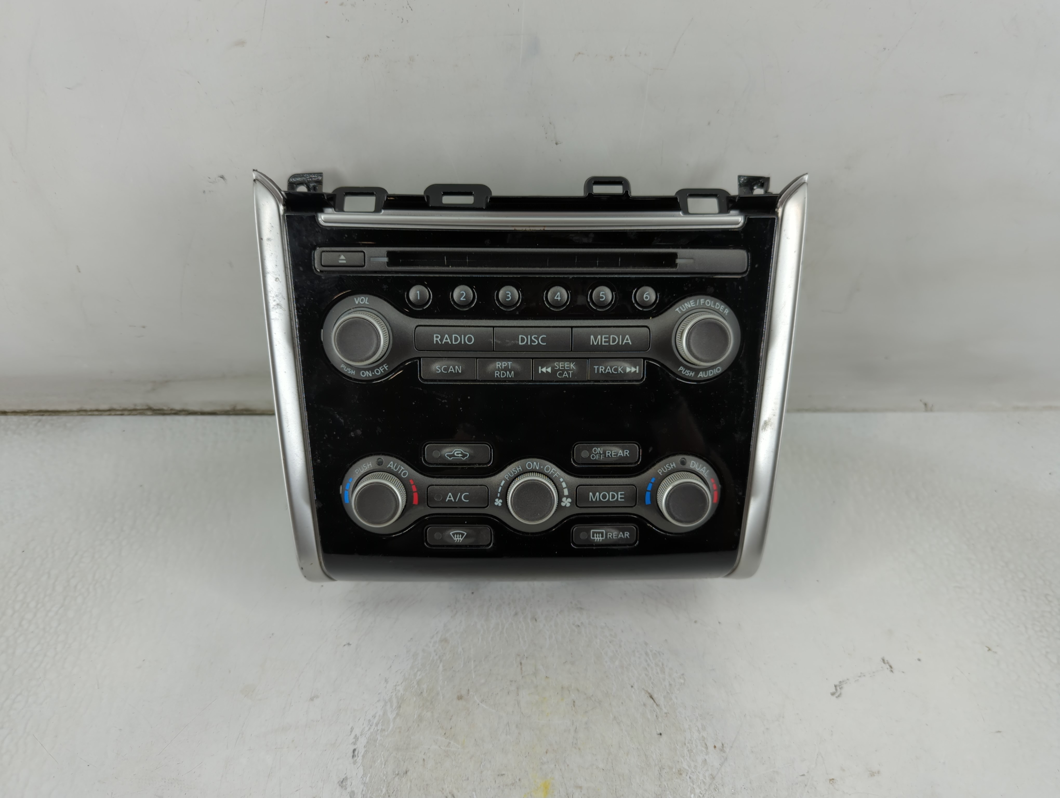 Picture of 2017-2020 Nissan Pathfinder Am Fm Cd Player Radio Receiver 915949