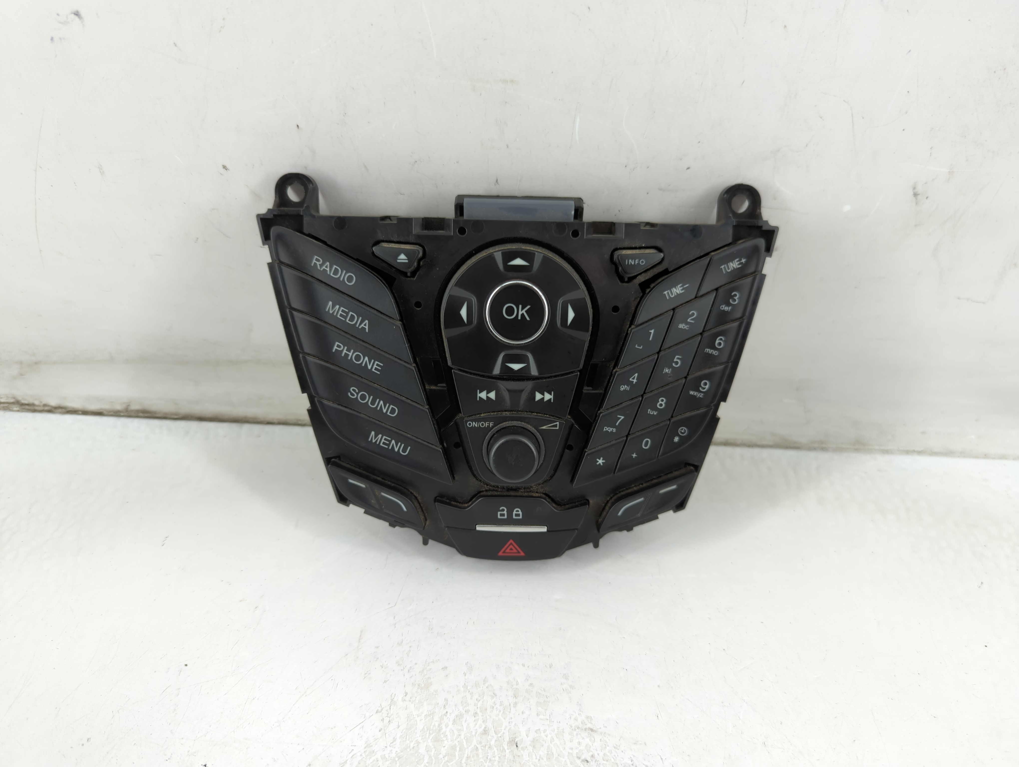 2013-2014 Ford Focus Am Fm Cd Player Radio Receiver 915990 - Oemusedautoparts1.com