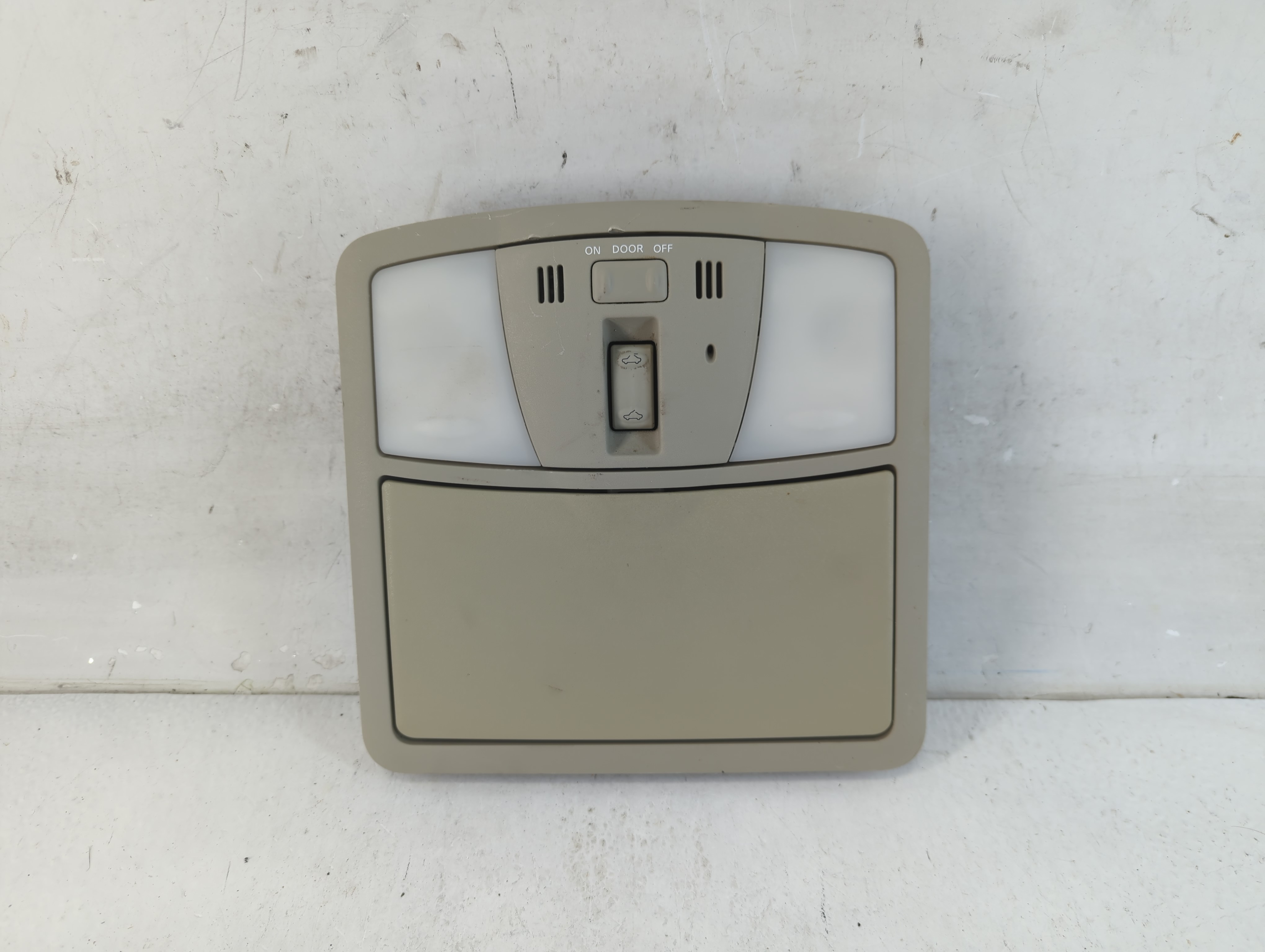 2010 Nissan Maxima Overhead Roof Console 916037 - Oemusedautoparts1.com