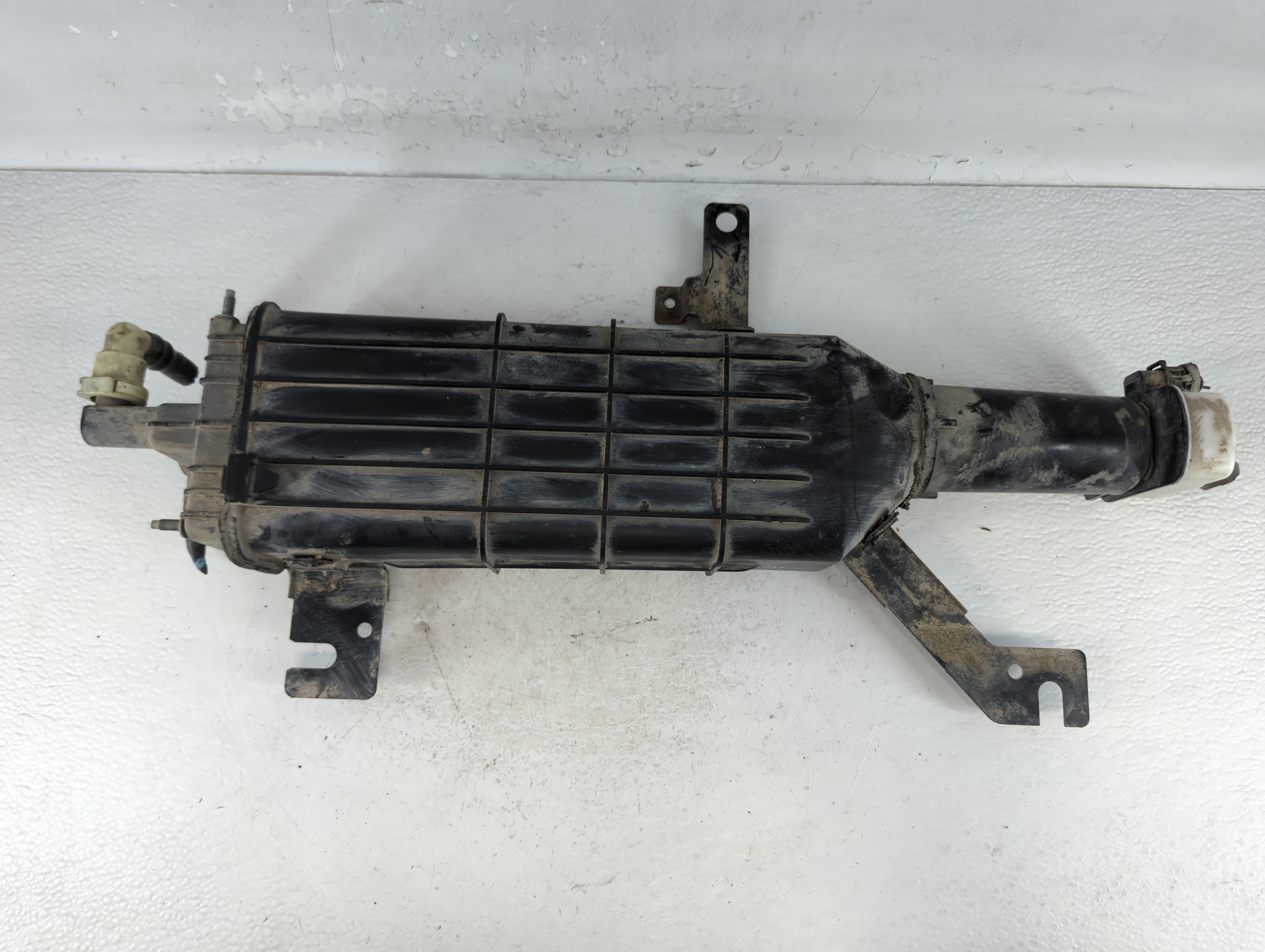 2011 Dodge Grand Caravan Fuel Vapor Charcoal Canister 916073 - Oemusedautoparts1.com