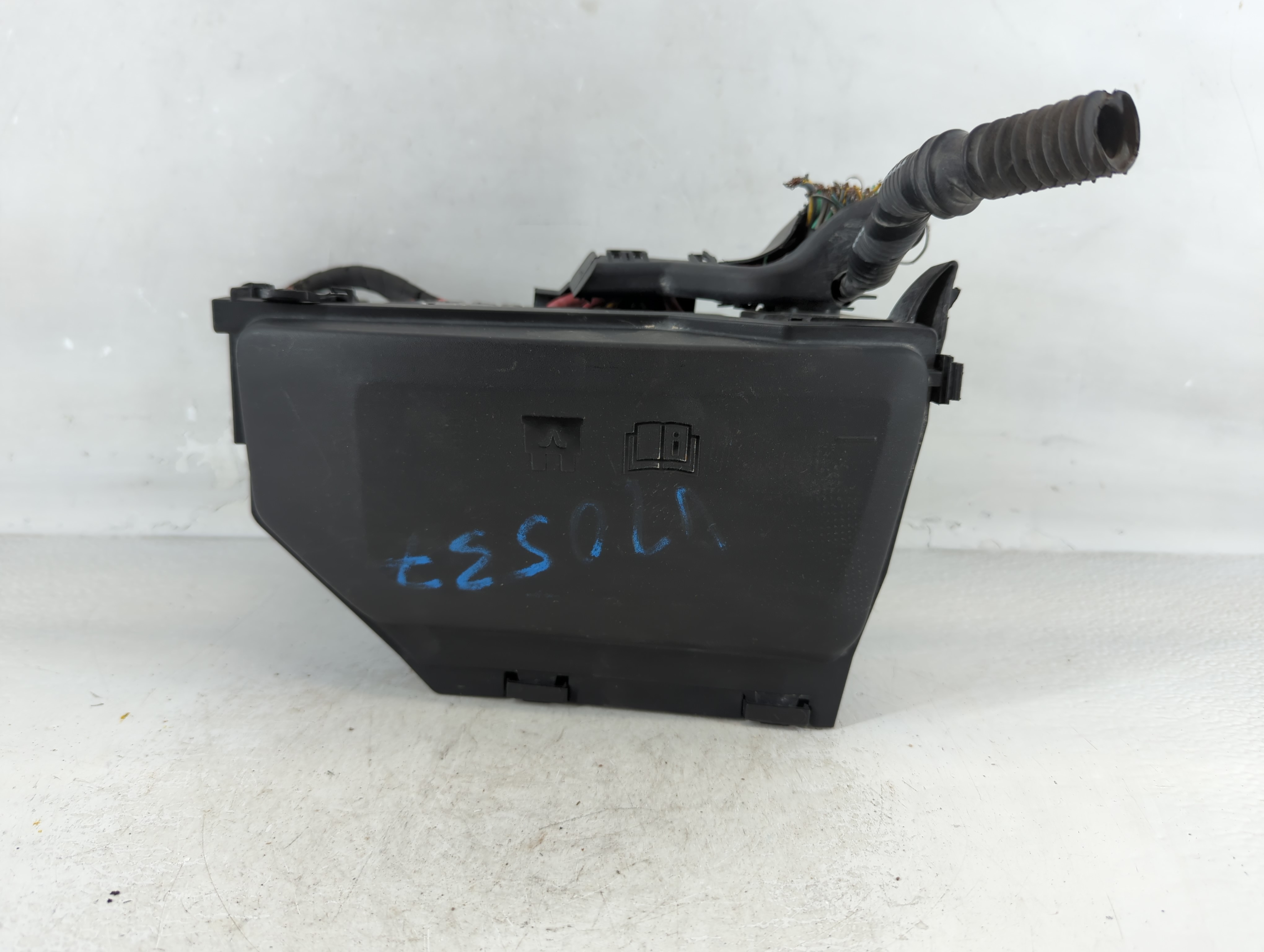 2018-2019 Land Rover Range Rover Evoque Fusebox Fuse Box Relay Module 916248 - Oemusedautoparts1.com