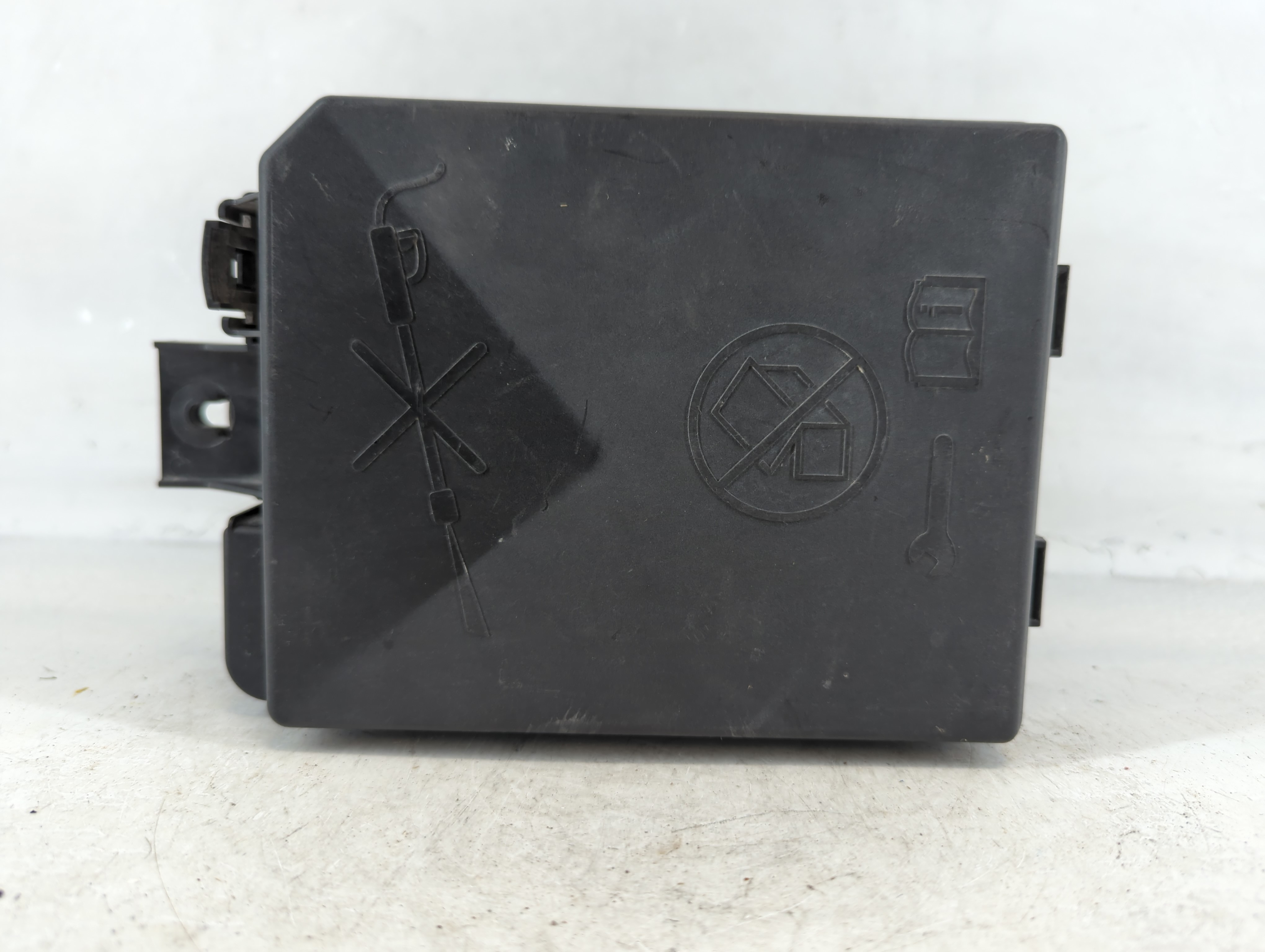 2018-2021 Chevrolet Trax Fusebox Fuse Box Relay Module C0001742|42588098 916250 - Oemusedautoparts1.com