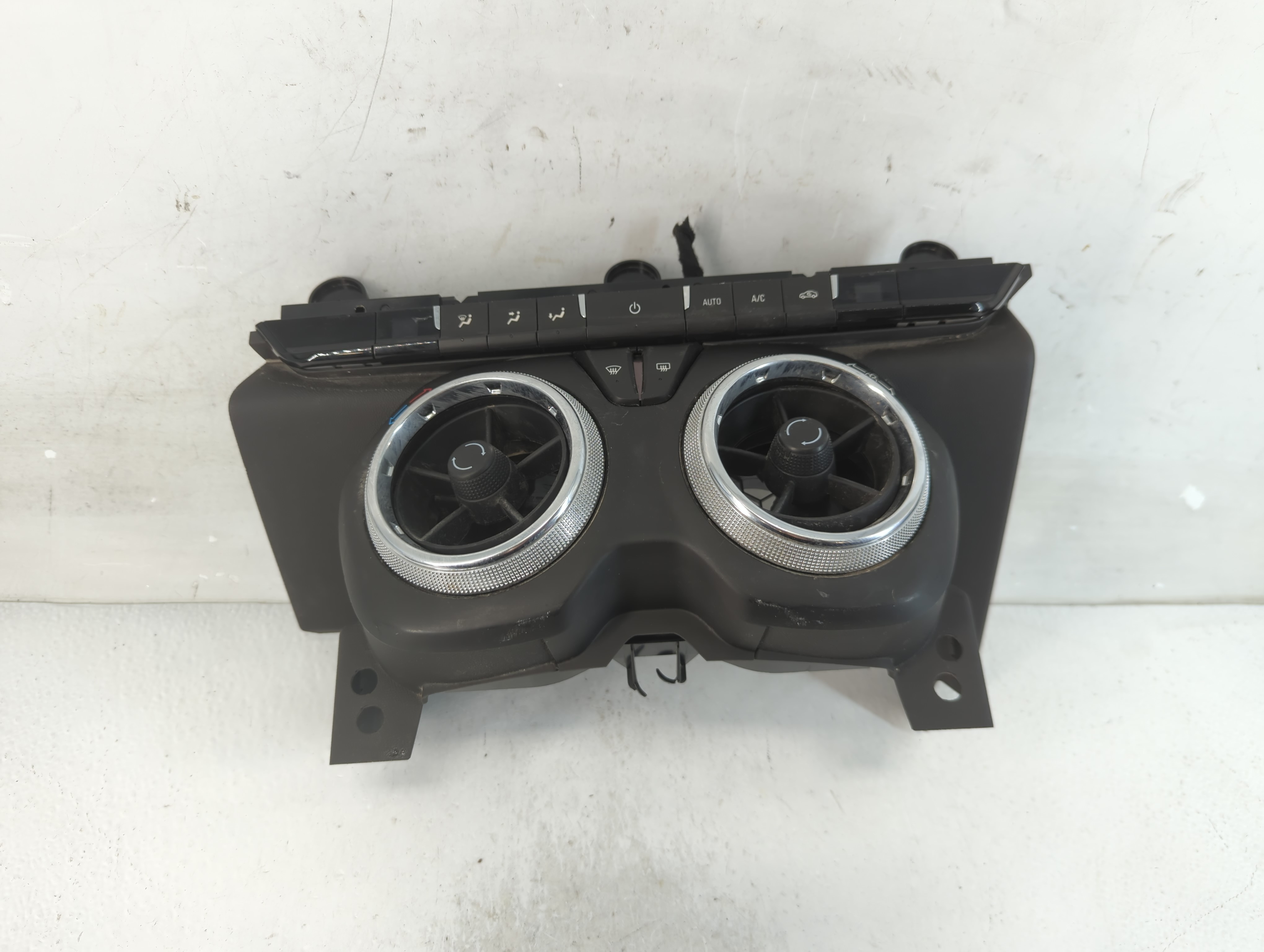 Picture of 2016-2017 Chevrolet Camaro Ac Heater Climate Control 84078979 916281