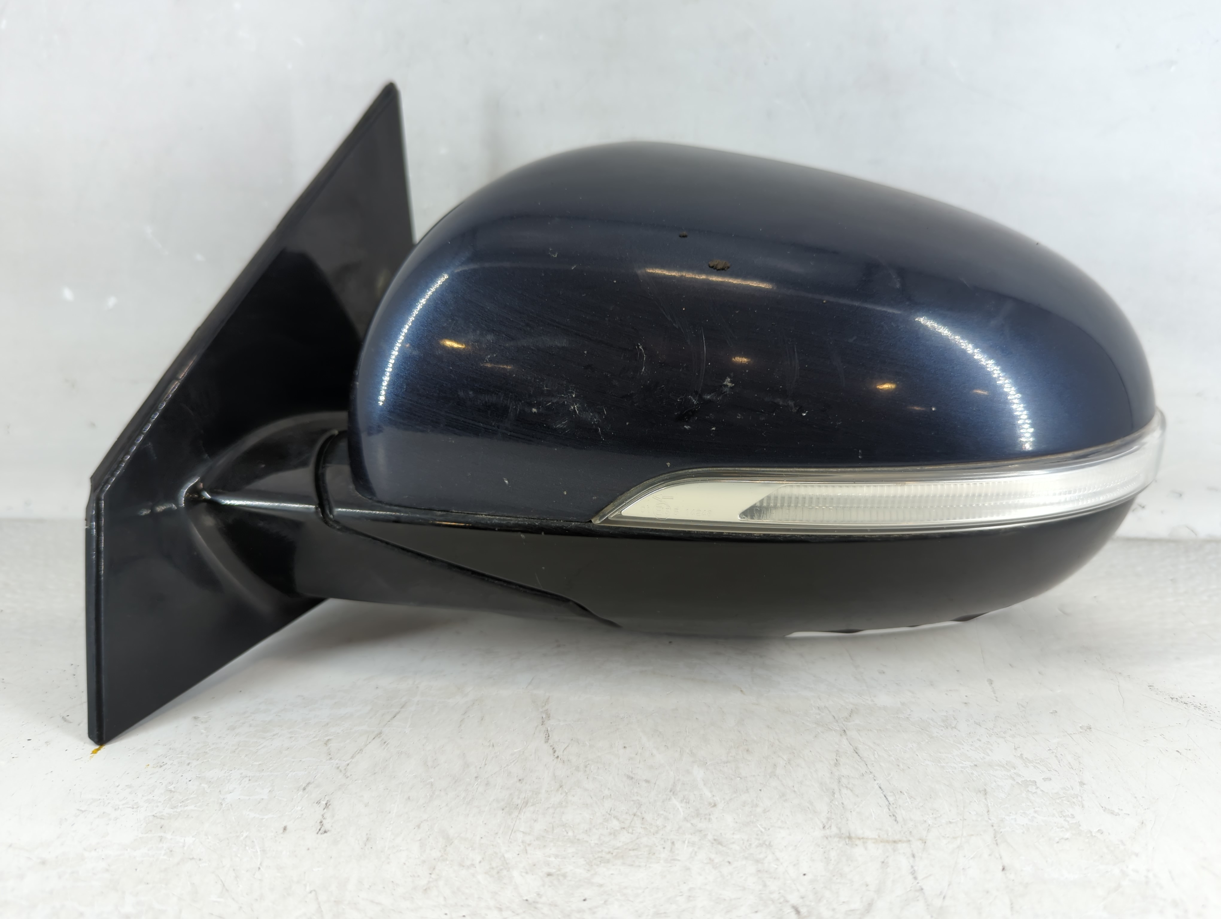 2016-2020 Kia Sorento Driver Left Side View Power Door Mirror Blue 916285 - Oemusedautoparts1.com
