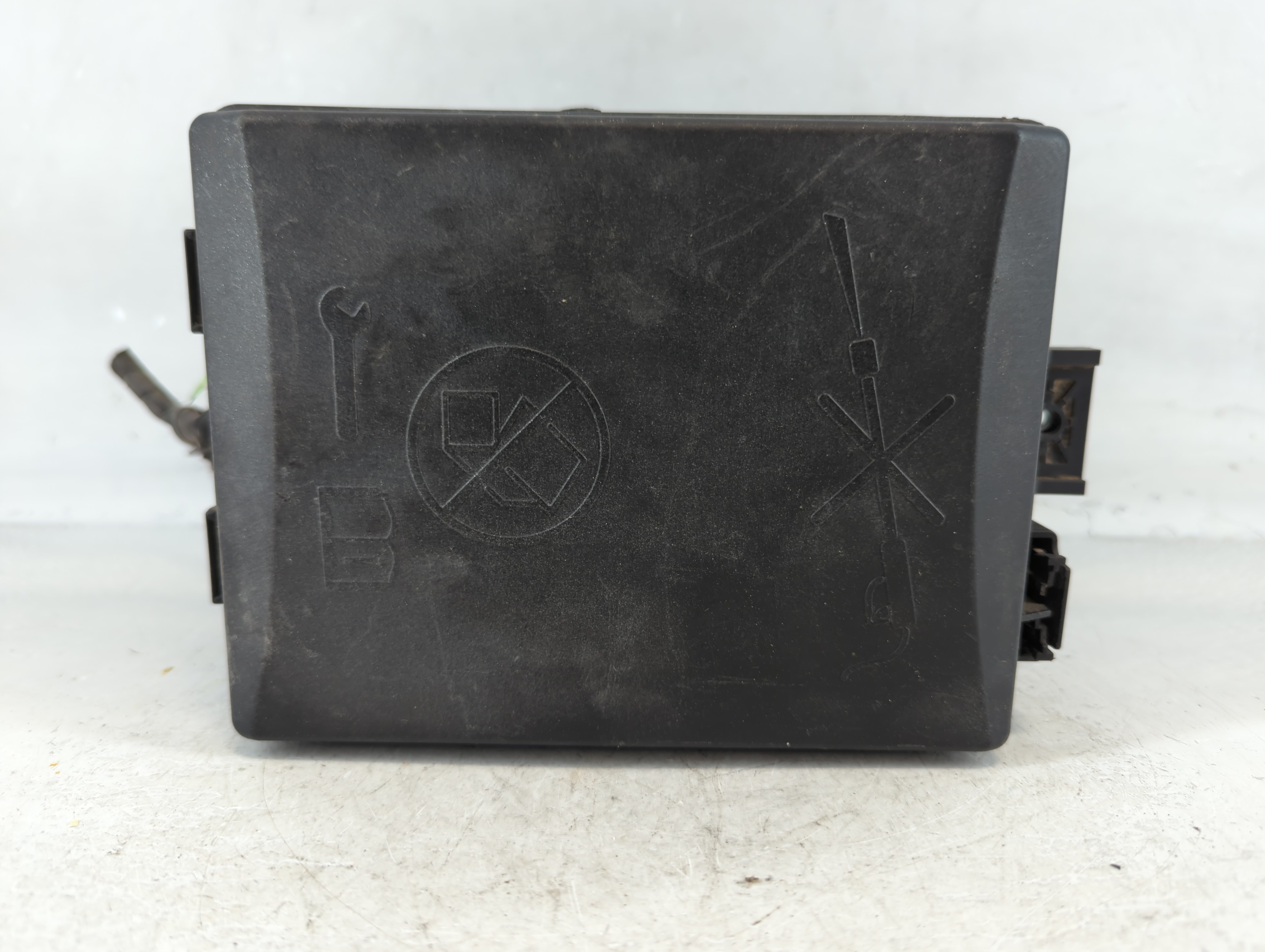 2012-2013 Chevrolet Sonic Fusebox Fuse Box Relay Module 95092983 916341 - Oemusedautoparts1.com