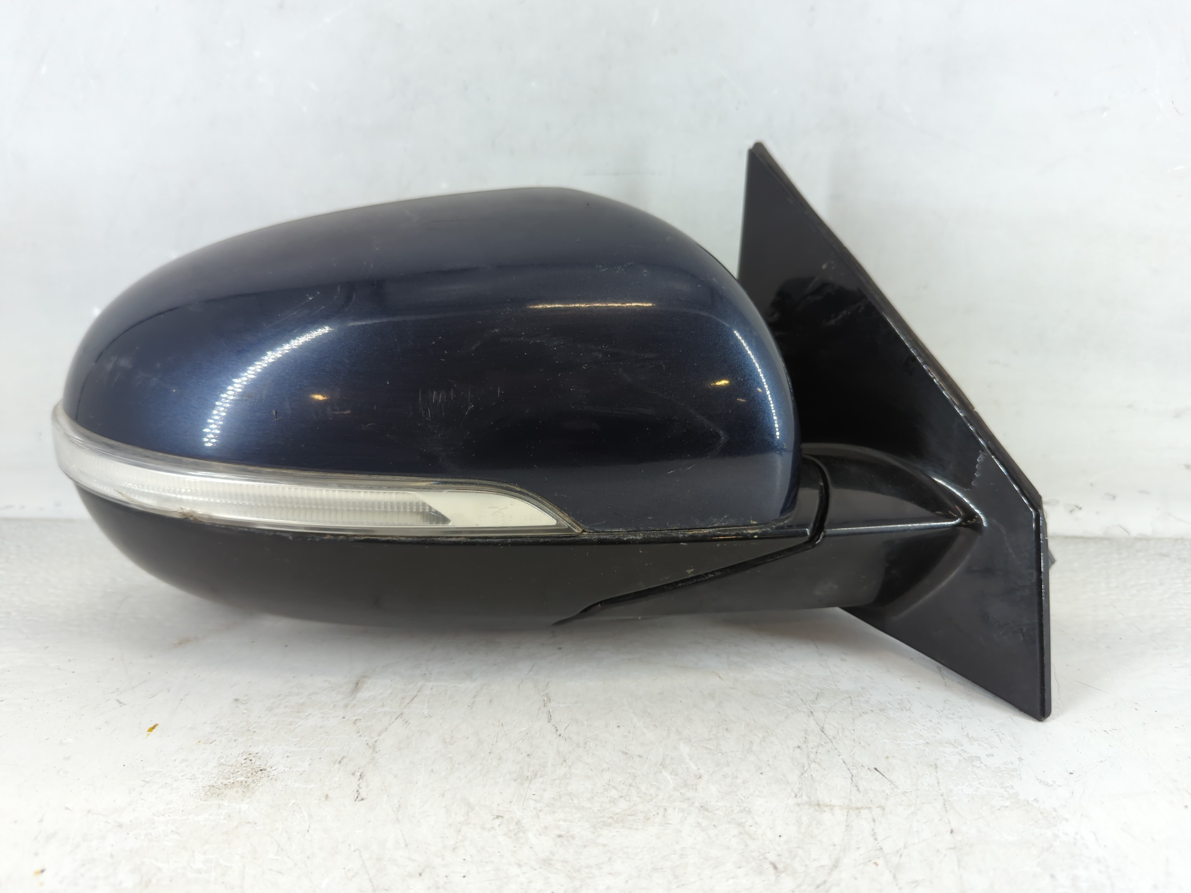 2016-2020 Kia Sorento Passenger Right Side View Power Door Mirror Blue 916377 - Oemusedautoparts1.com