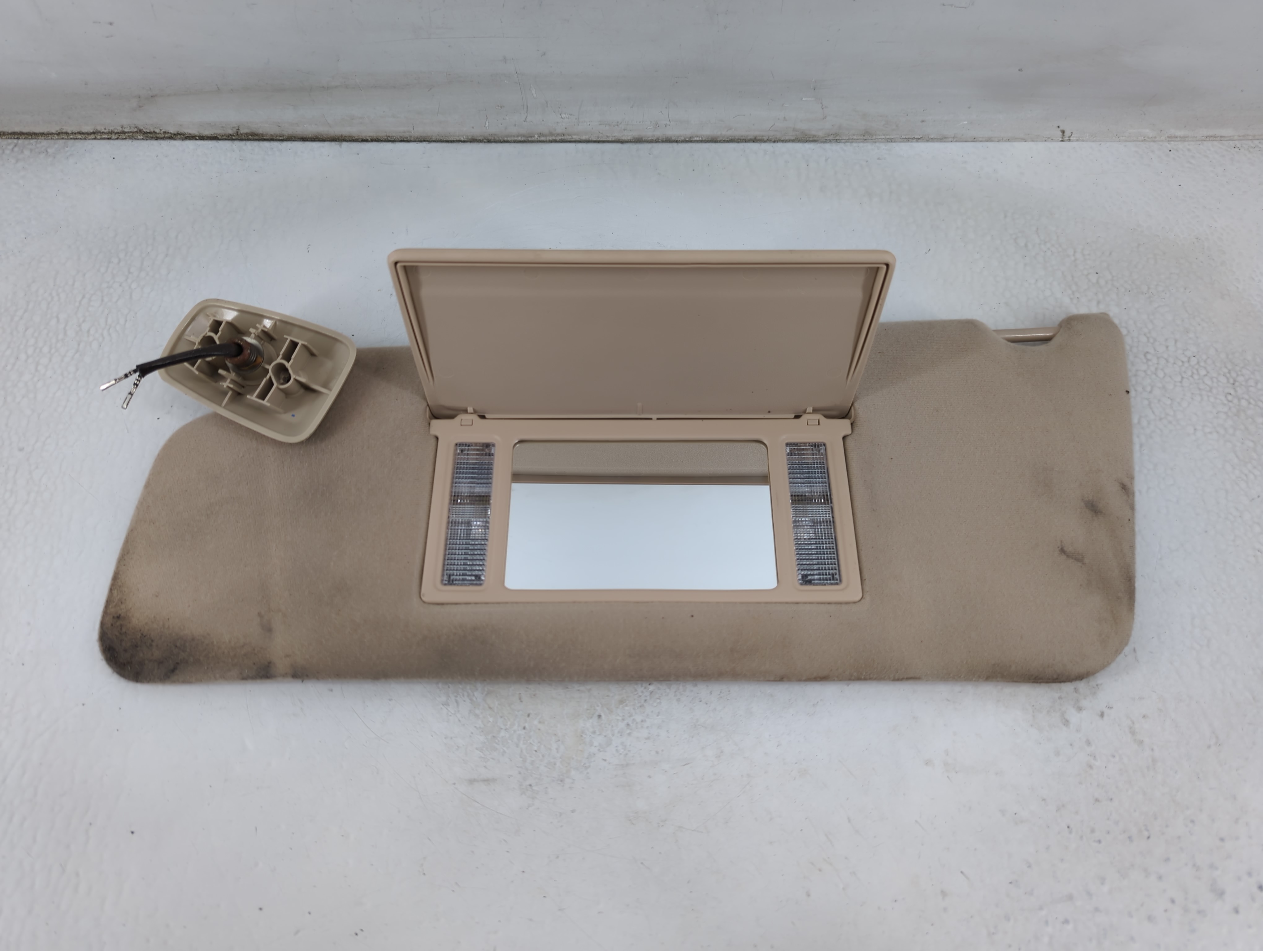 2004-2008 Ford F-150 Driver Sun Visor Mirror Left Sunvisor Tan 916385 - Oemusedautoparts1.com