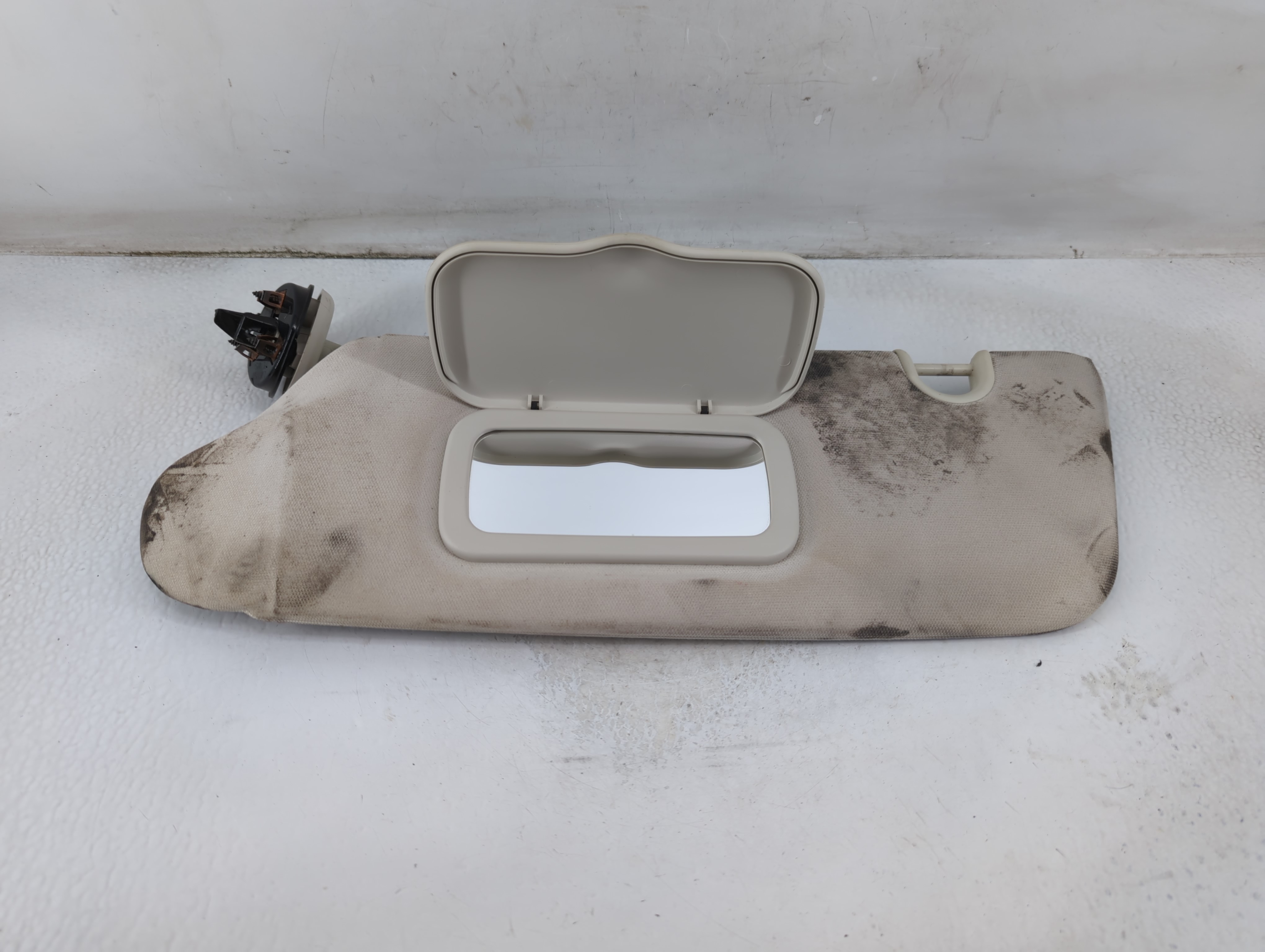 2008 Chrysler Town & Country Passenger Sun Visor Mirror Right Sunvisor 916401 - Oemusedautoparts1.com